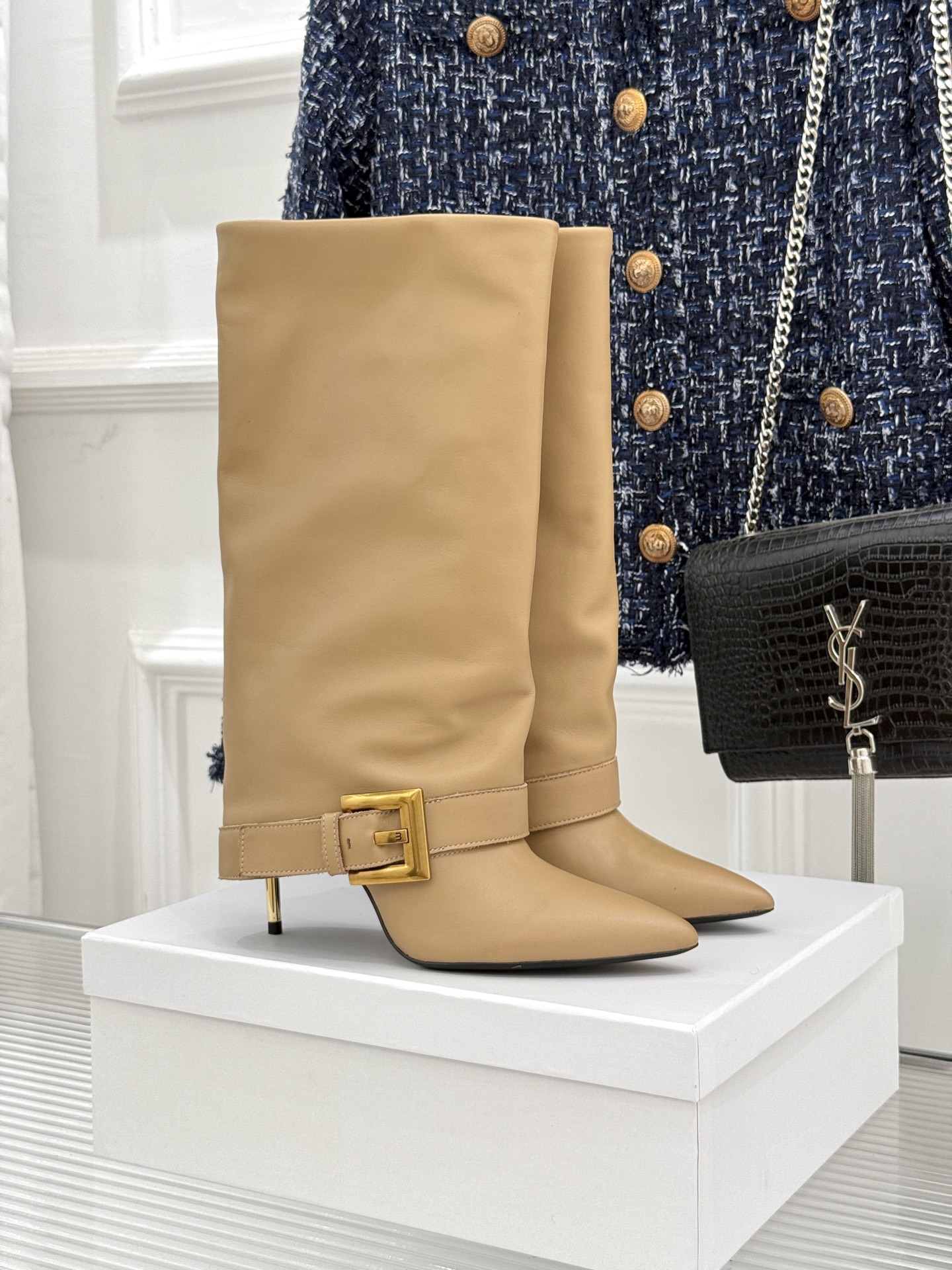 Balmain Classic Belt Button Boots: Irresistible Fusion of Tradition and Modern Fashion - 图片 1