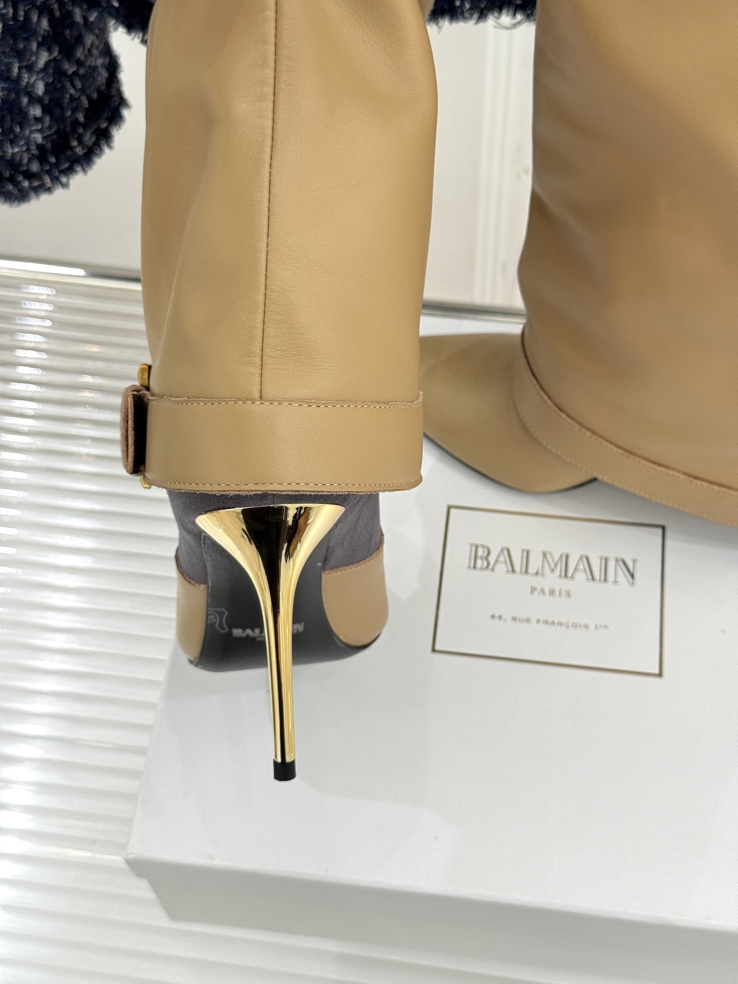 Balmain Classic Belt Button Boots: Irresistible Fusion of Tradition and Modern Fashion - 图片 6