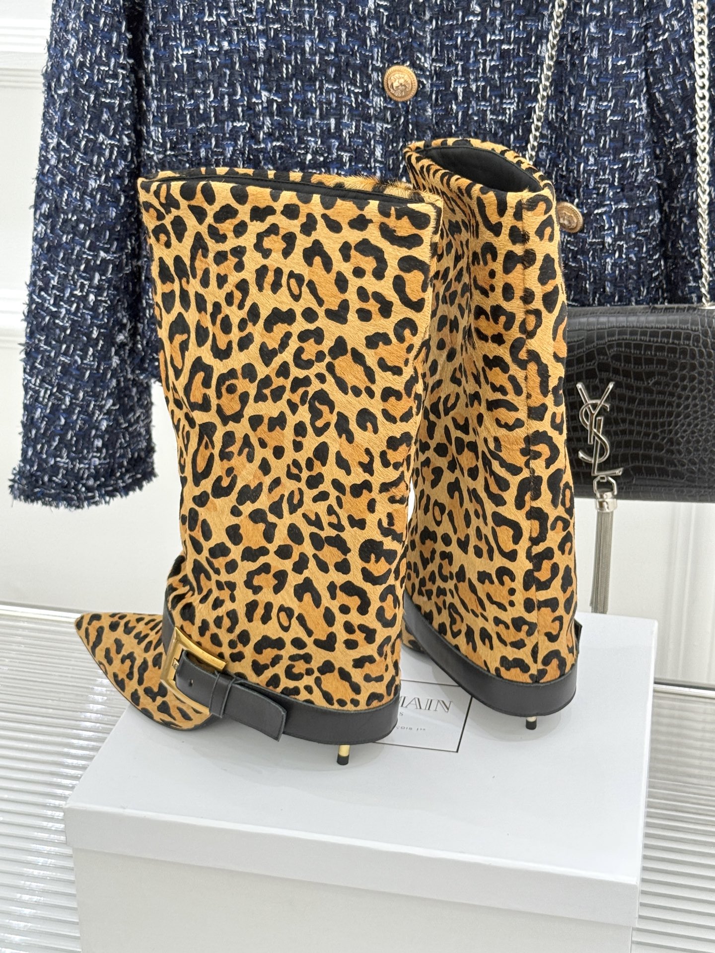 Balmain’s Classic Pointy-Head Belt Button Boots at 984 Price: Irresistible Modern Fashion Integration - 图片 5