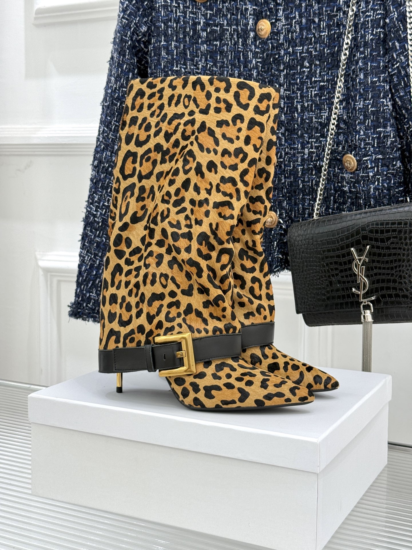 Balmain’s Classic Pointy-Head Belt Button Boots at 984 Price: Irresistible Modern Fashion Integration - 图片 1