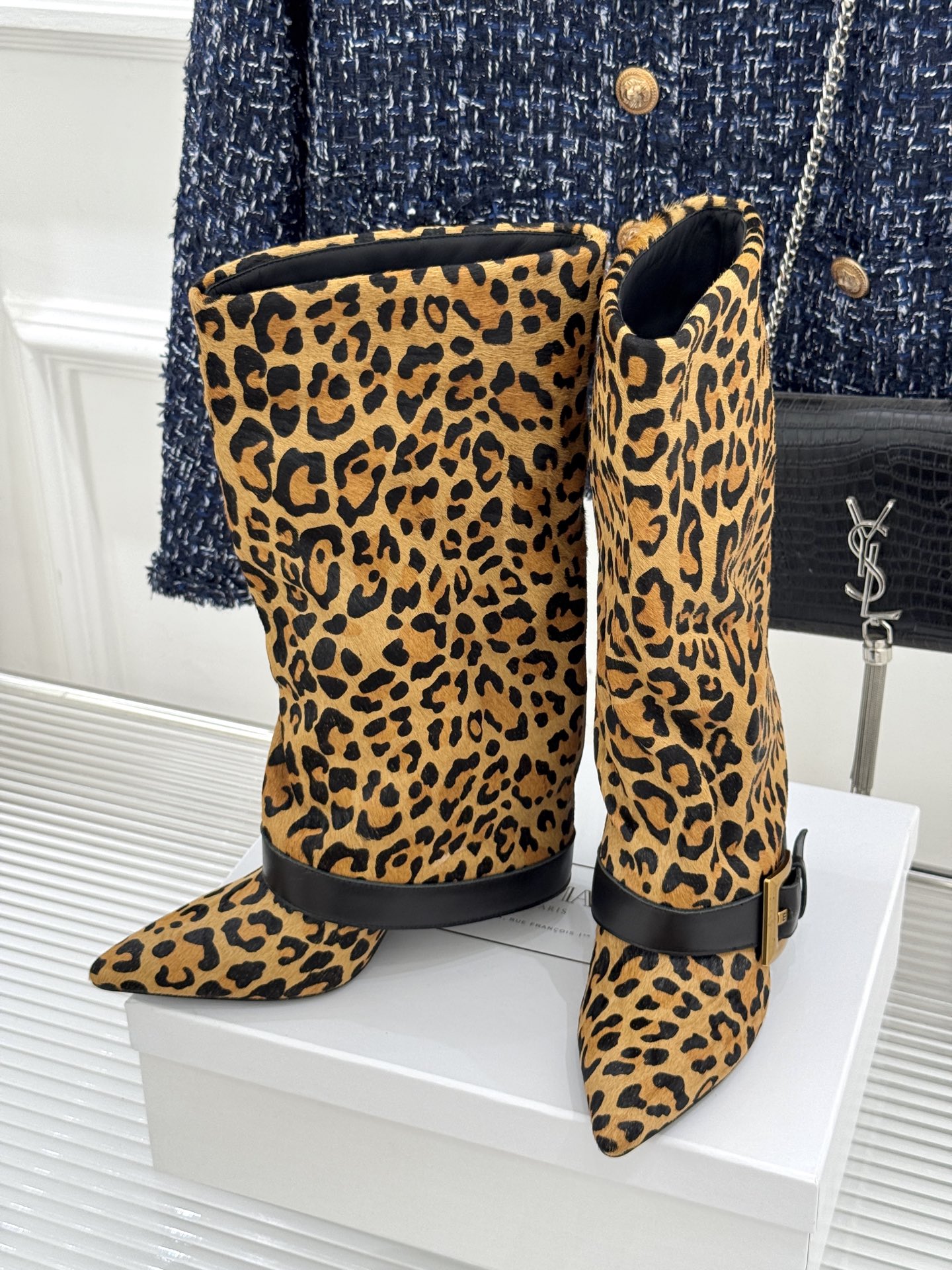 Balmain’s Classic Pointy-Head Belt Button Boots at 984 Price: Irresistible Modern Fashion Integration - 图片 2