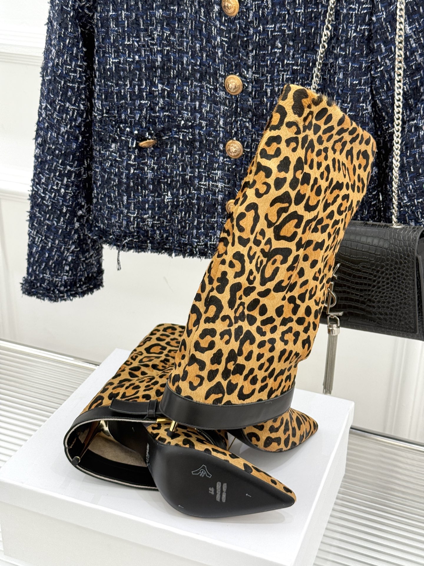 Balmain’s Classic Pointy-Head Belt Button Boots at 984 Price: Irresistible Modern Fashion Integration - 图片 9