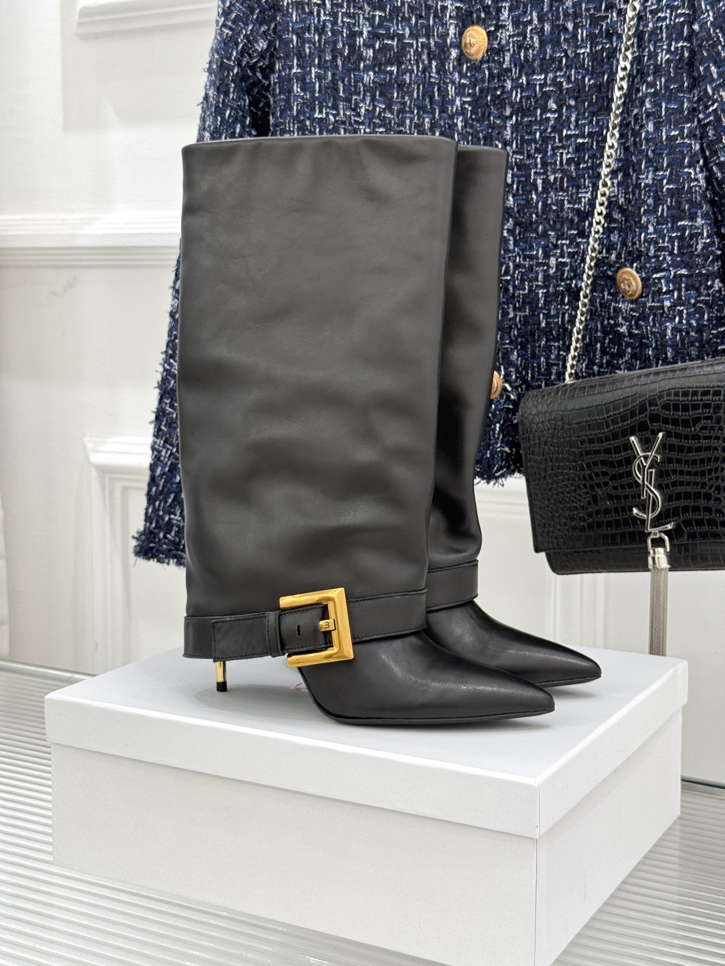 Balmain Pointy-Head Belt Boots: Classic Design with Modern Twist, Irresistible Style & Comfort - 图片 1