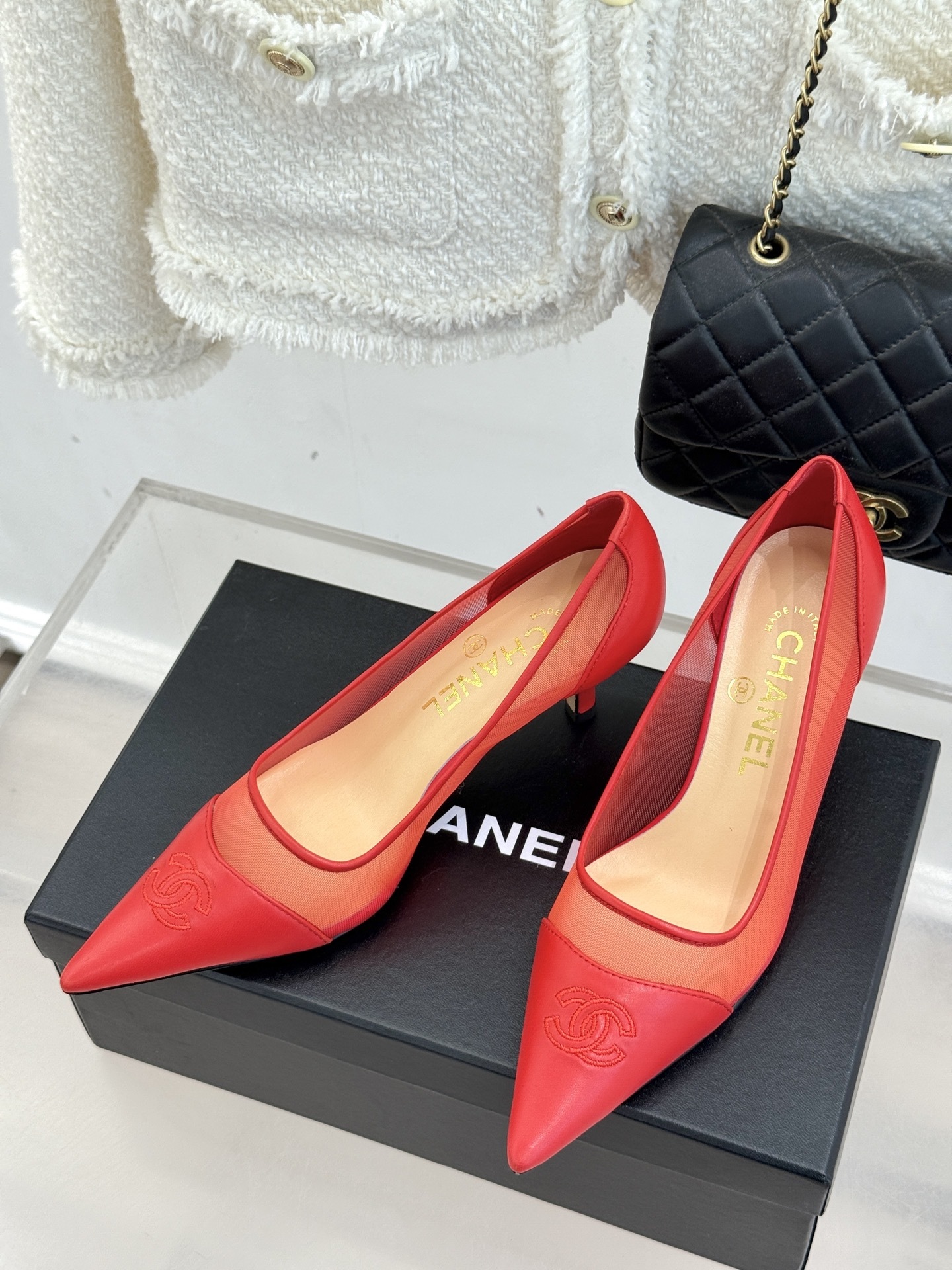 CHANE*|小香Vintage中古双C网纱高跟鞋
高跟拖鞋✨
每个时髦精的鞋柜里必备的经典中古高跟鞋
