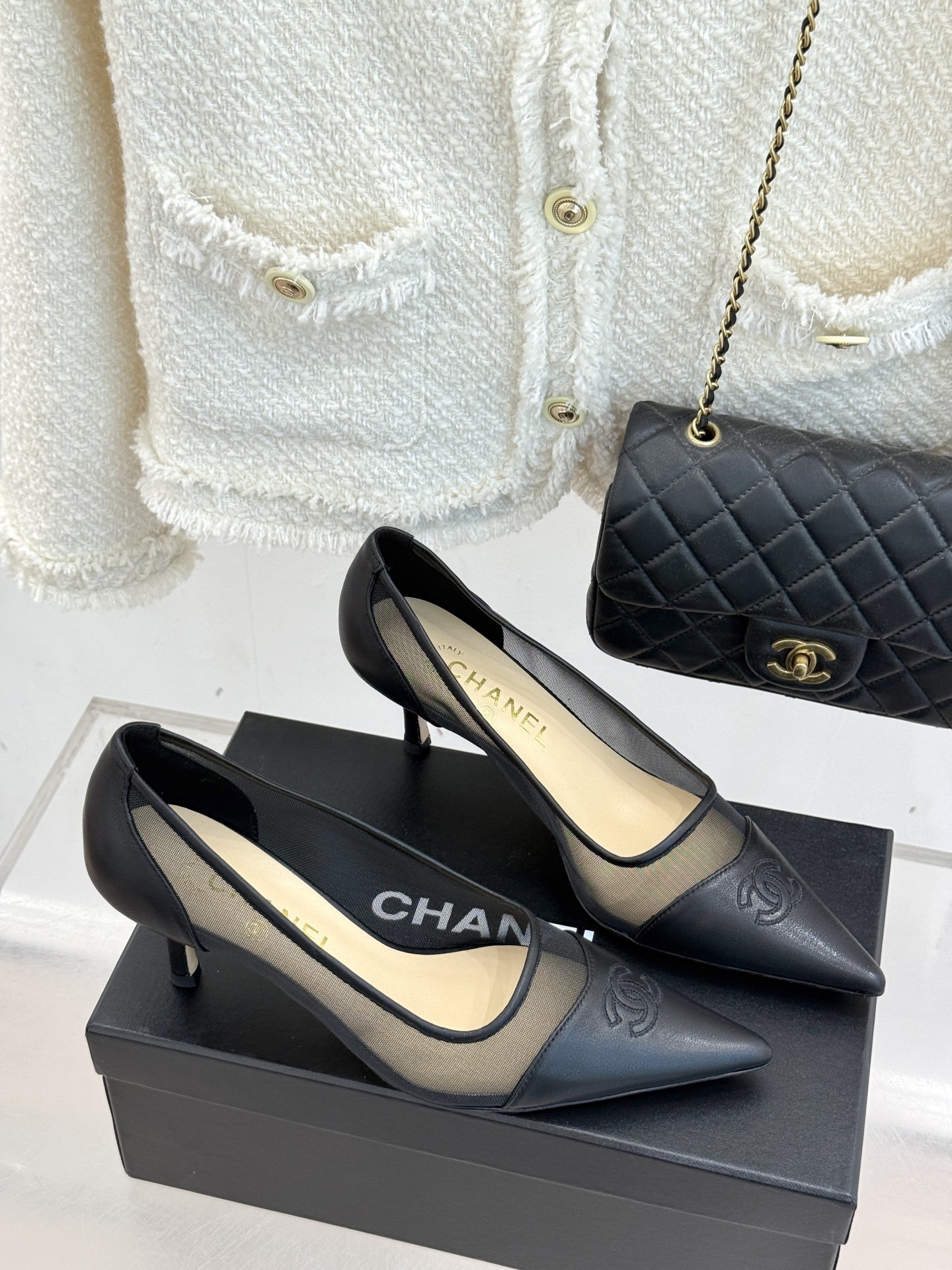 CHANE*|小香Vintage中古双C网纱高跟鞋
高跟拖鞋✨
每个时髦精的鞋柜里必备的经典中古高跟鞋