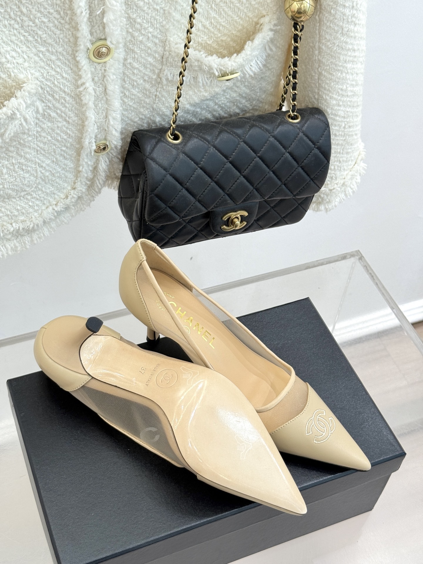 CHANE*|小香Vintage中古双C网纱高跟鞋
高跟拖鞋✨
每个时髦精的鞋柜里必备的经典中古高跟鞋