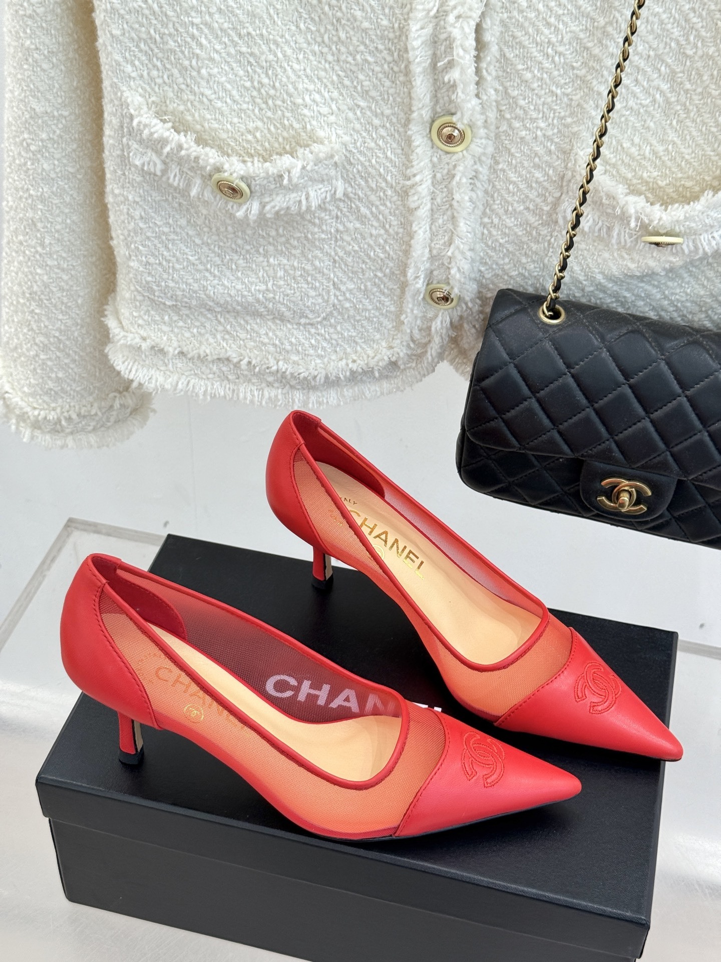 CHANE*|小香Vintage中古双C网纱高跟鞋
高跟拖鞋✨
每个时髦精的鞋柜里必备的经典中古高跟鞋