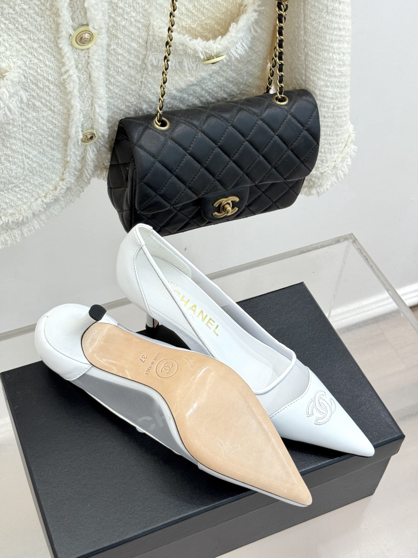 CHANE*|小香Vintage中古双C网纱高跟鞋
高跟拖鞋✨
每个时髦精的鞋柜里必备的经典中古高跟鞋