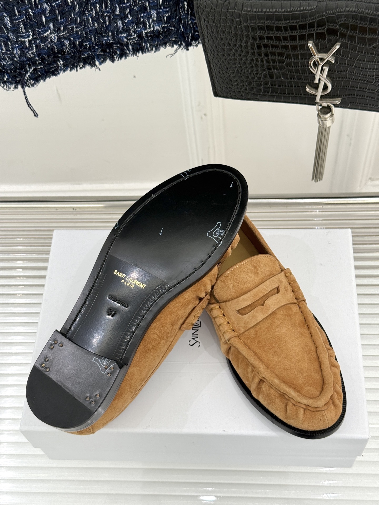 (备注:飞机盒加10)
Saint Lauren*YSL圣罗兰25WF新品
YSL小logo乐福鞋
标