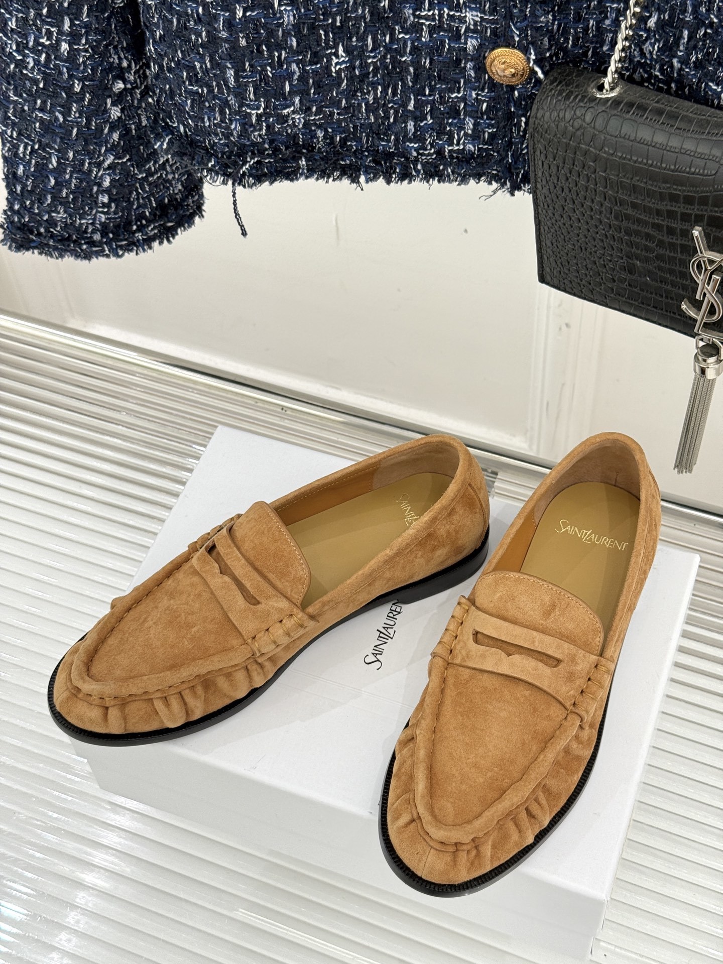 (备注:飞机盒加10)
Saint Lauren*YSL圣罗兰25WF新品
YSL小logo乐福鞋
标
