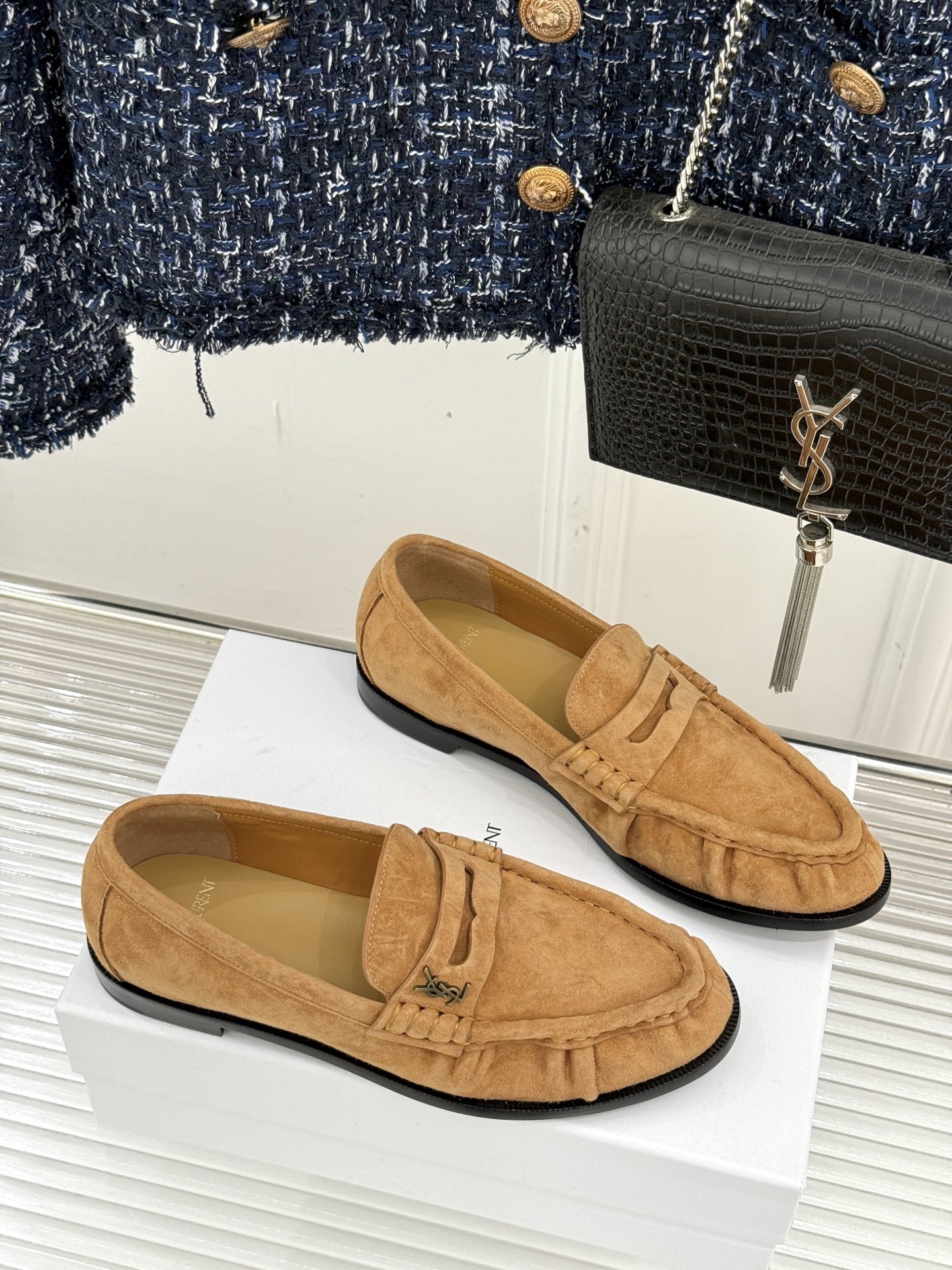 (备注:飞机盒加10)
Saint Lauren*YSL圣罗兰25WF新品
YSL小logo乐福鞋
标
