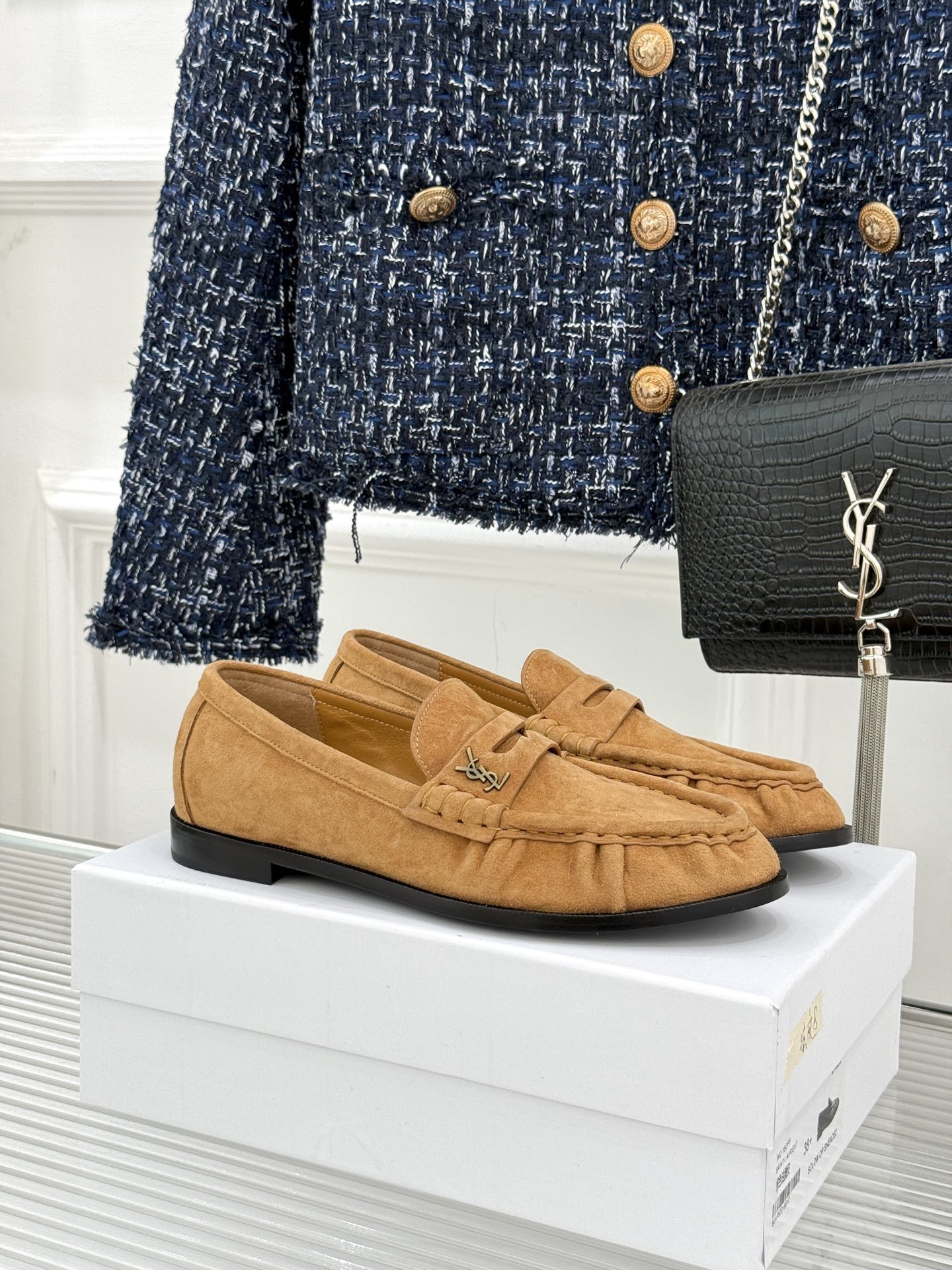 (备注:飞机盒加10)
Saint Lauren*YSL圣罗兰25WF新品
YSL小logo乐福鞋
标