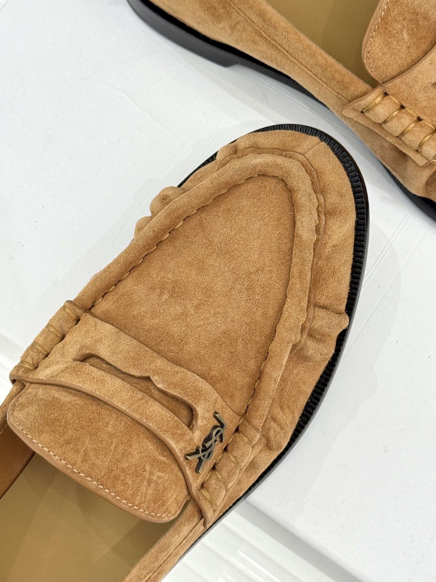(备注:飞机盒加10)
Saint Lauren*YSL圣罗兰25WF新品
YSL小logo乐福鞋
标