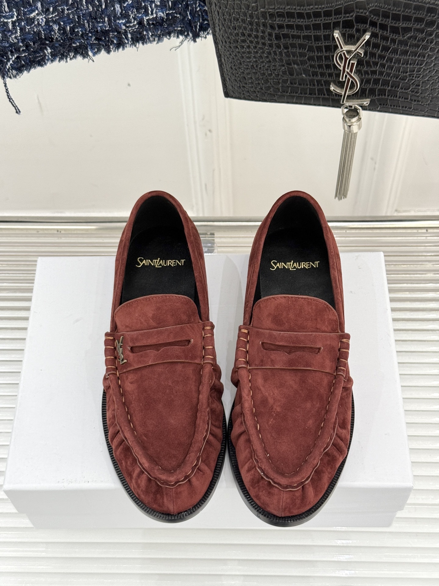 (备注:飞机盒加10)
Saint Lauren*YSL圣罗兰25WF新品
YSL小logo乐福鞋
标