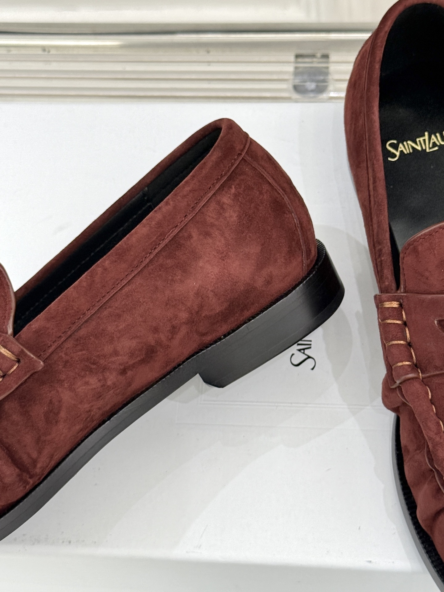 (备注:飞机盒加10)
Saint Lauren*YSL圣罗兰25WF新品
YSL小logo乐福鞋
标