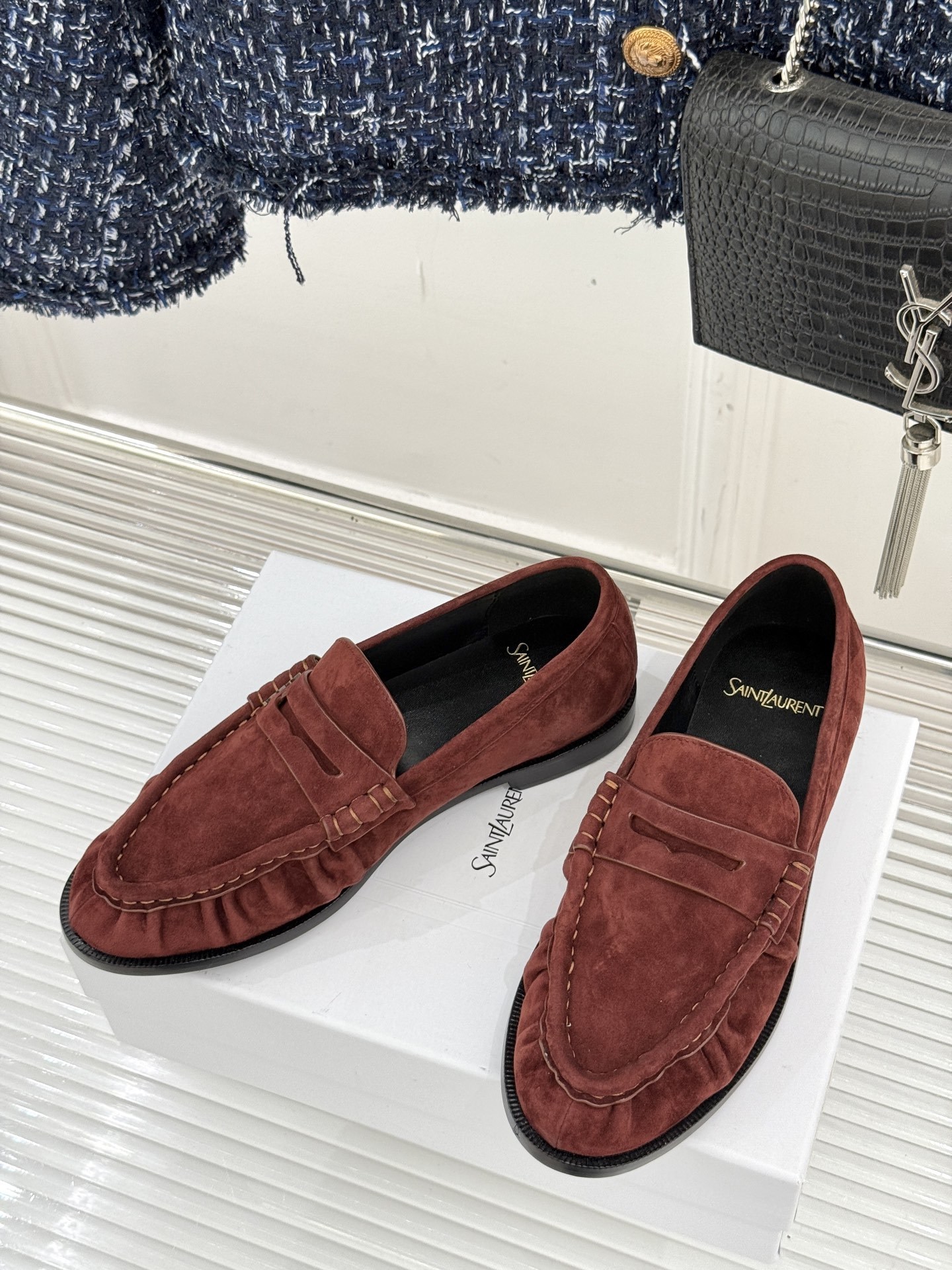 (备注:飞机盒加10)
Saint Lauren*YSL圣罗兰25WF新品
YSL小logo乐福鞋
标