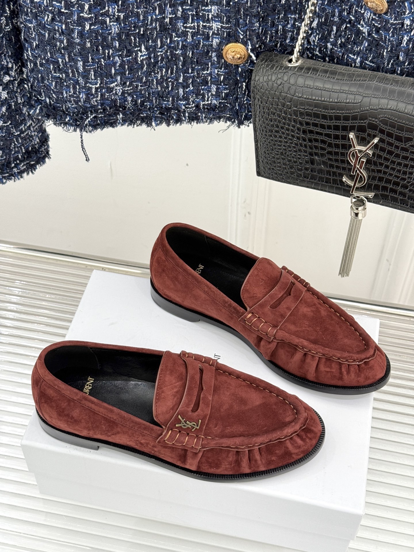 (备注:飞机盒加10)
Saint Lauren*YSL圣罗兰25WF新品
YSL小logo乐福鞋
标