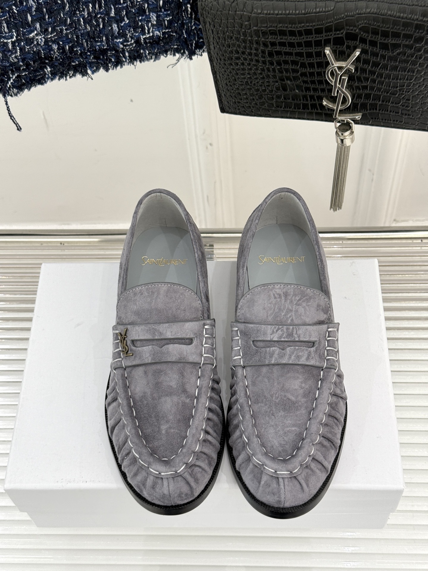 (备注:飞机盒加10)
Saint Lauren*YSL圣罗兰25WF新品
YSL小logo乐福鞋
标