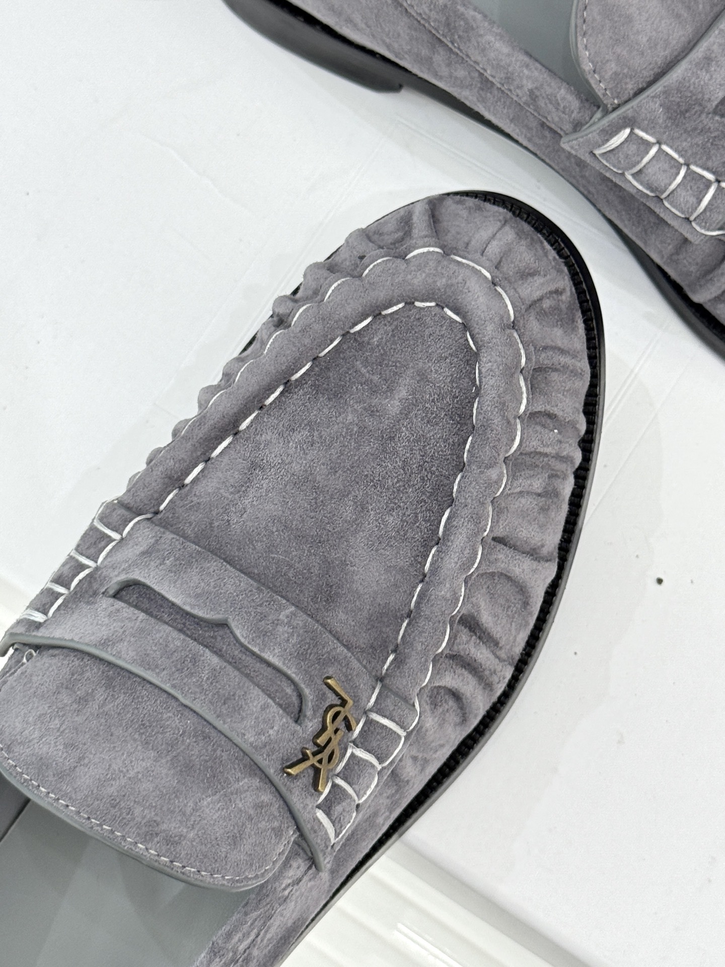 (备注:飞机盒加10)
Saint Lauren*YSL圣罗兰25WF新品
YSL小logo乐福鞋
标