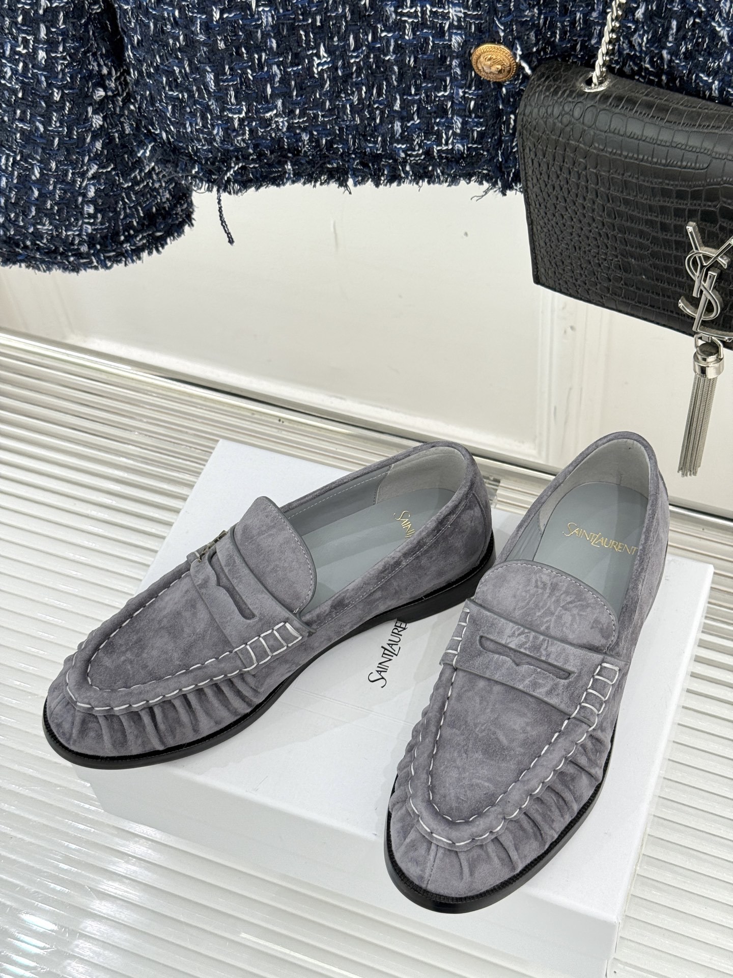 (备注:飞机盒加10)
Saint Lauren*YSL圣罗兰25WF新品
YSL小logo乐福鞋
标