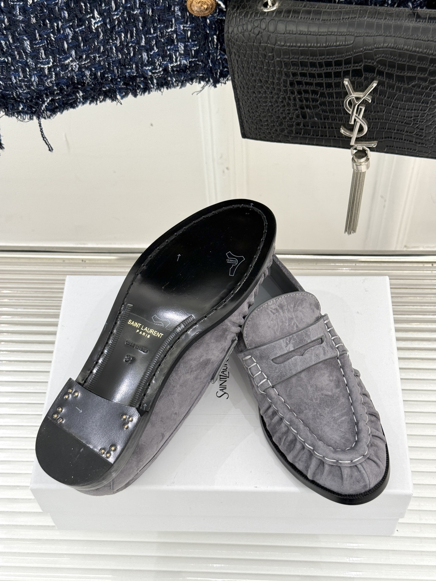 (备注:飞机盒加10)
Saint Lauren*YSL圣罗兰25WF新品
YSL小logo乐福鞋
标