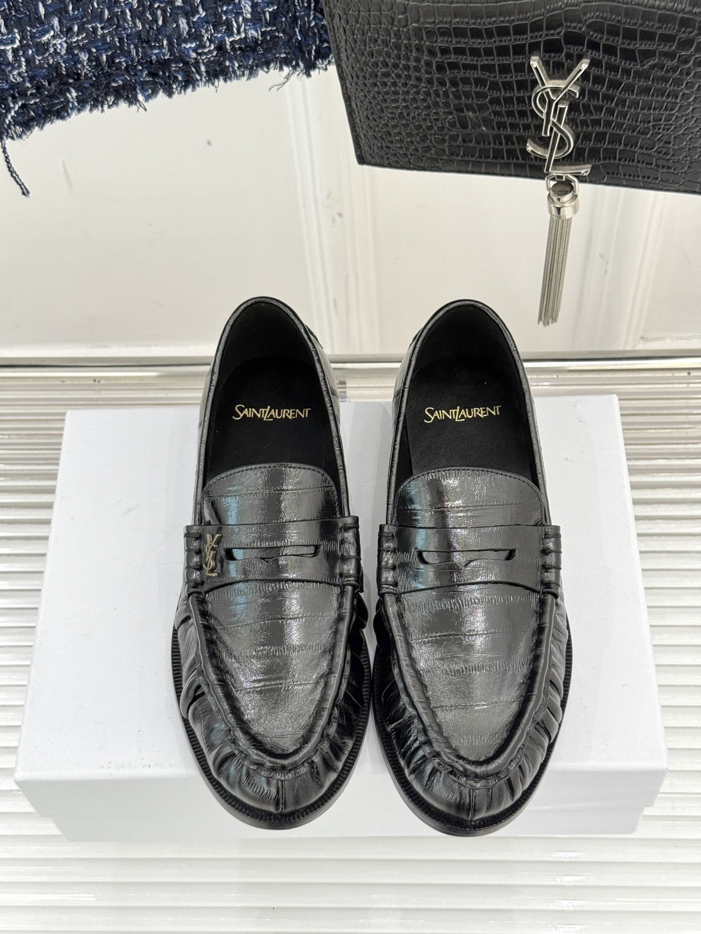 (备注:飞机盒加10)
Saint Lauren*YSL圣罗兰25WF新品
YSL小logo乐福鞋
标