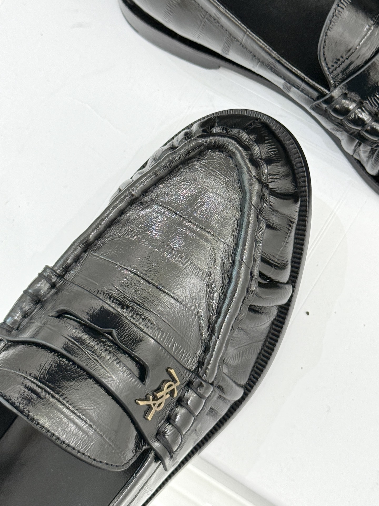 (备注:飞机盒加10)
Saint Lauren*YSL圣罗兰25WF新品
YSL小logo乐福鞋
标