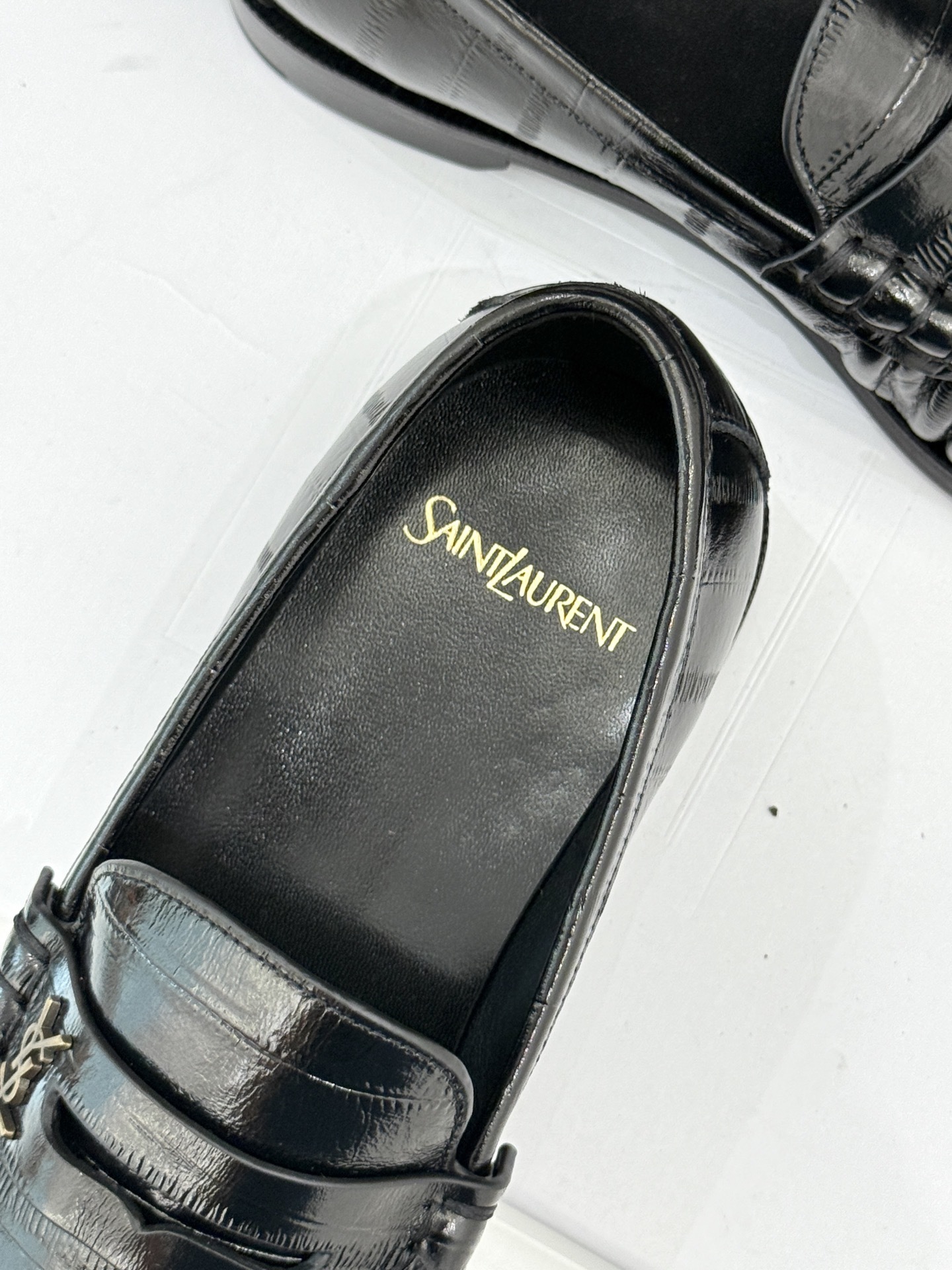 (备注:飞机盒加10)
Saint Lauren*YSL圣罗兰25WF新品
YSL小logo乐福鞋
标