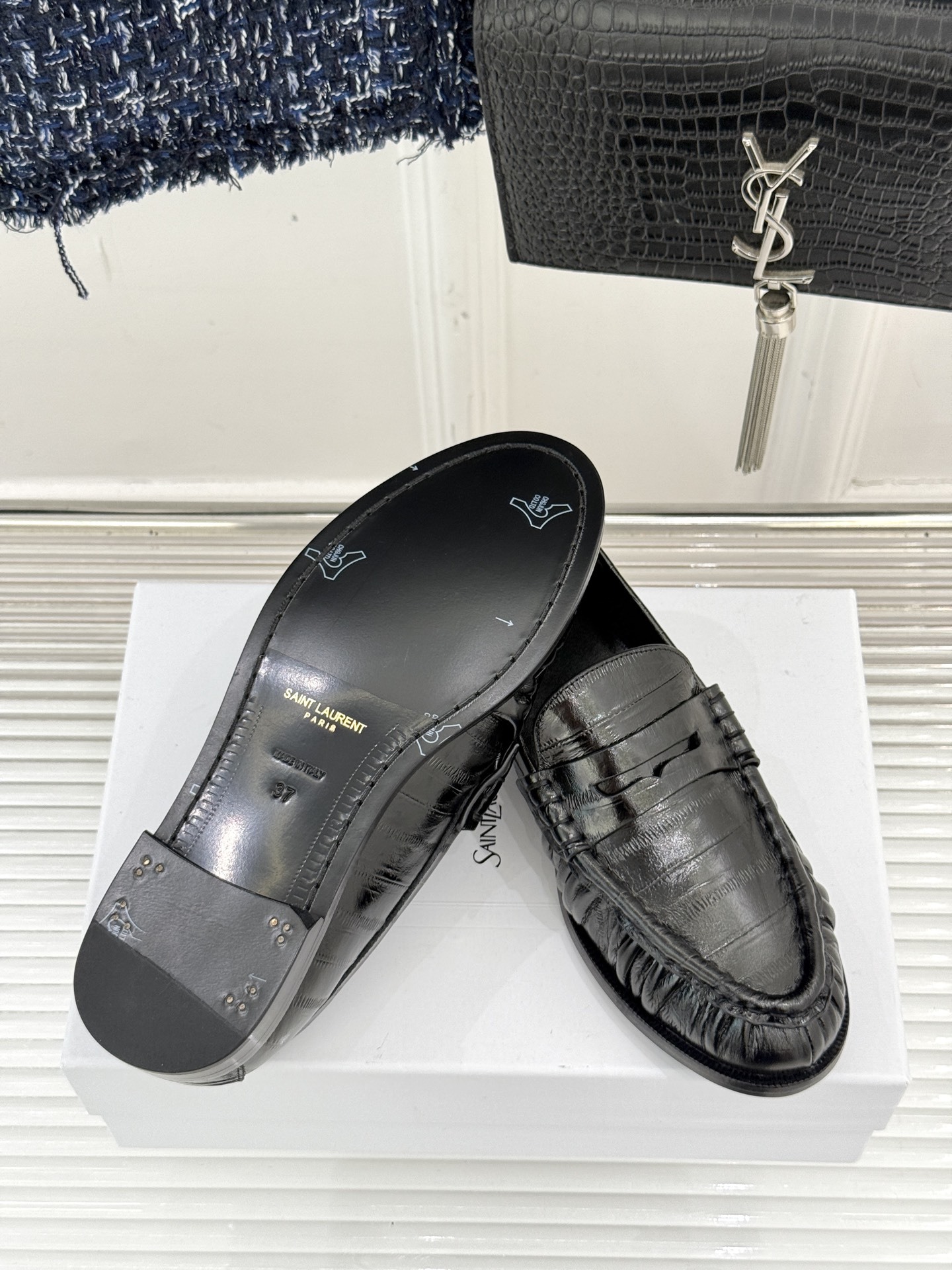 (备注:飞机盒加10)
Saint Lauren*YSL圣罗兰25WF新品
YSL小logo乐福鞋
标
