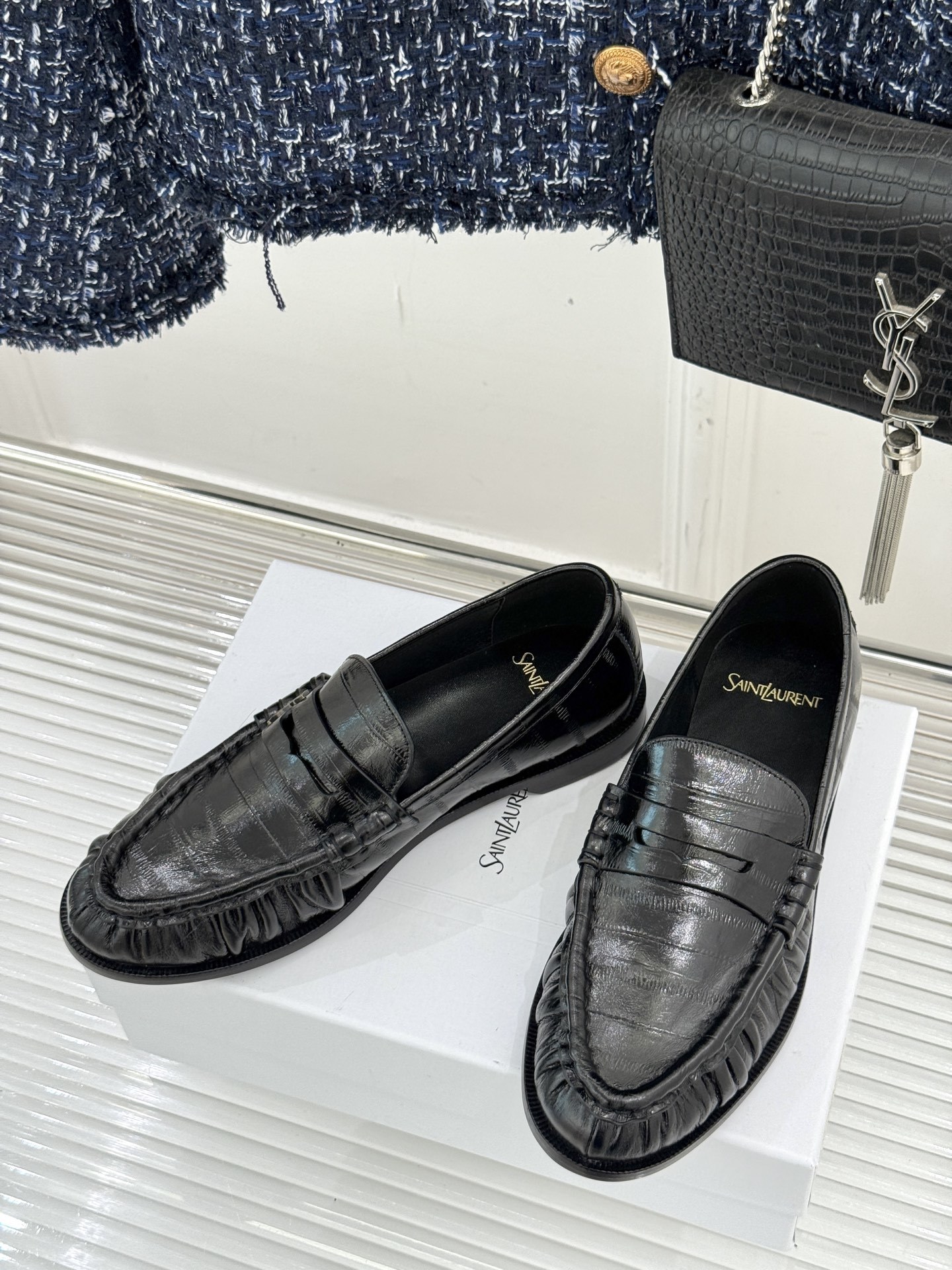 (备注:飞机盒加10)
Saint Lauren*YSL圣罗兰25WF新品
YSL小logo乐福鞋
标