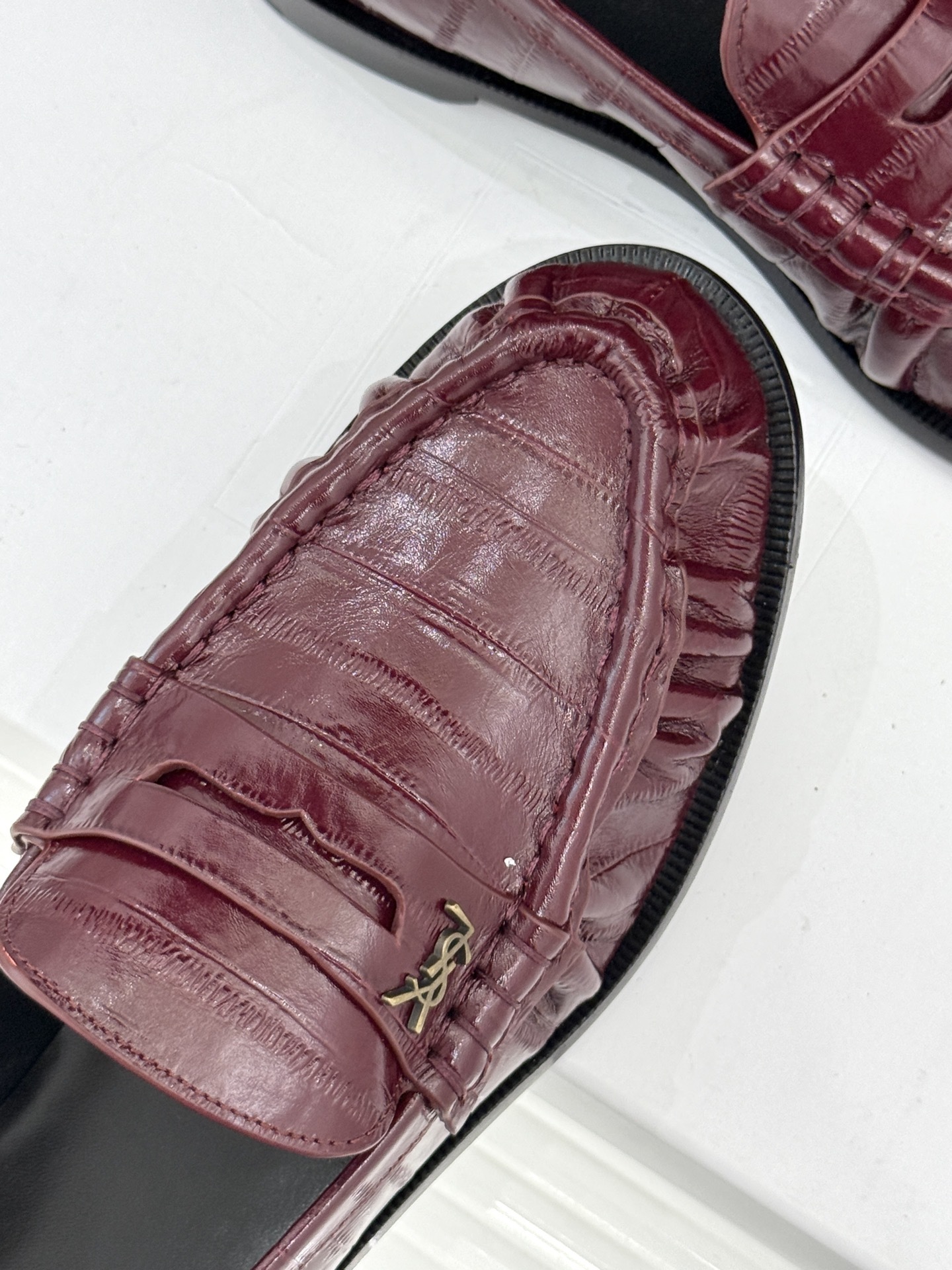 (备注:飞机盒加10)
Saint Lauren*YSL圣罗兰25WF新品
YSL小logo乐福鞋
标
