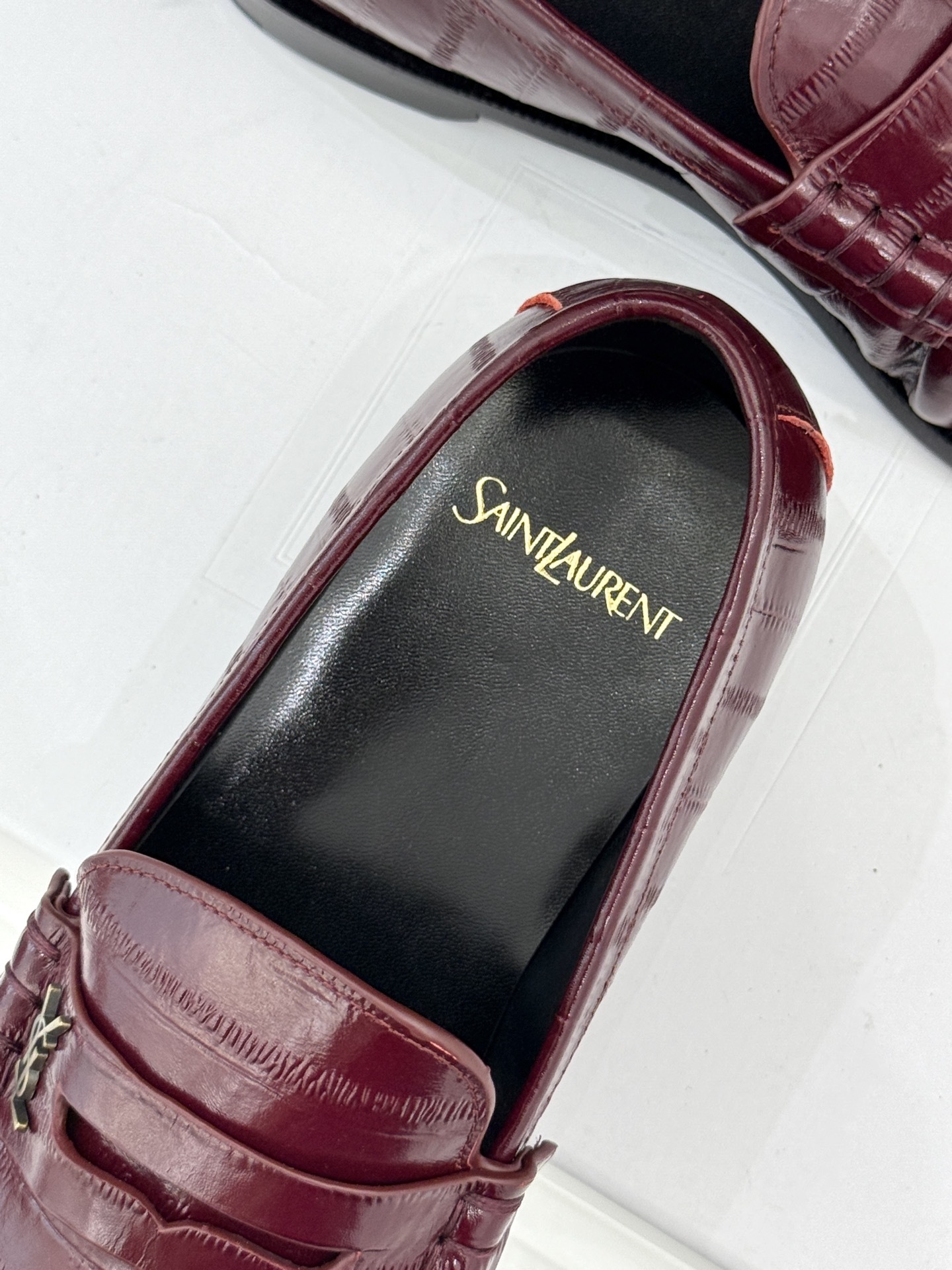 (备注:飞机盒加10)
Saint Lauren*YSL圣罗兰25WF新品
YSL小logo乐福鞋
标