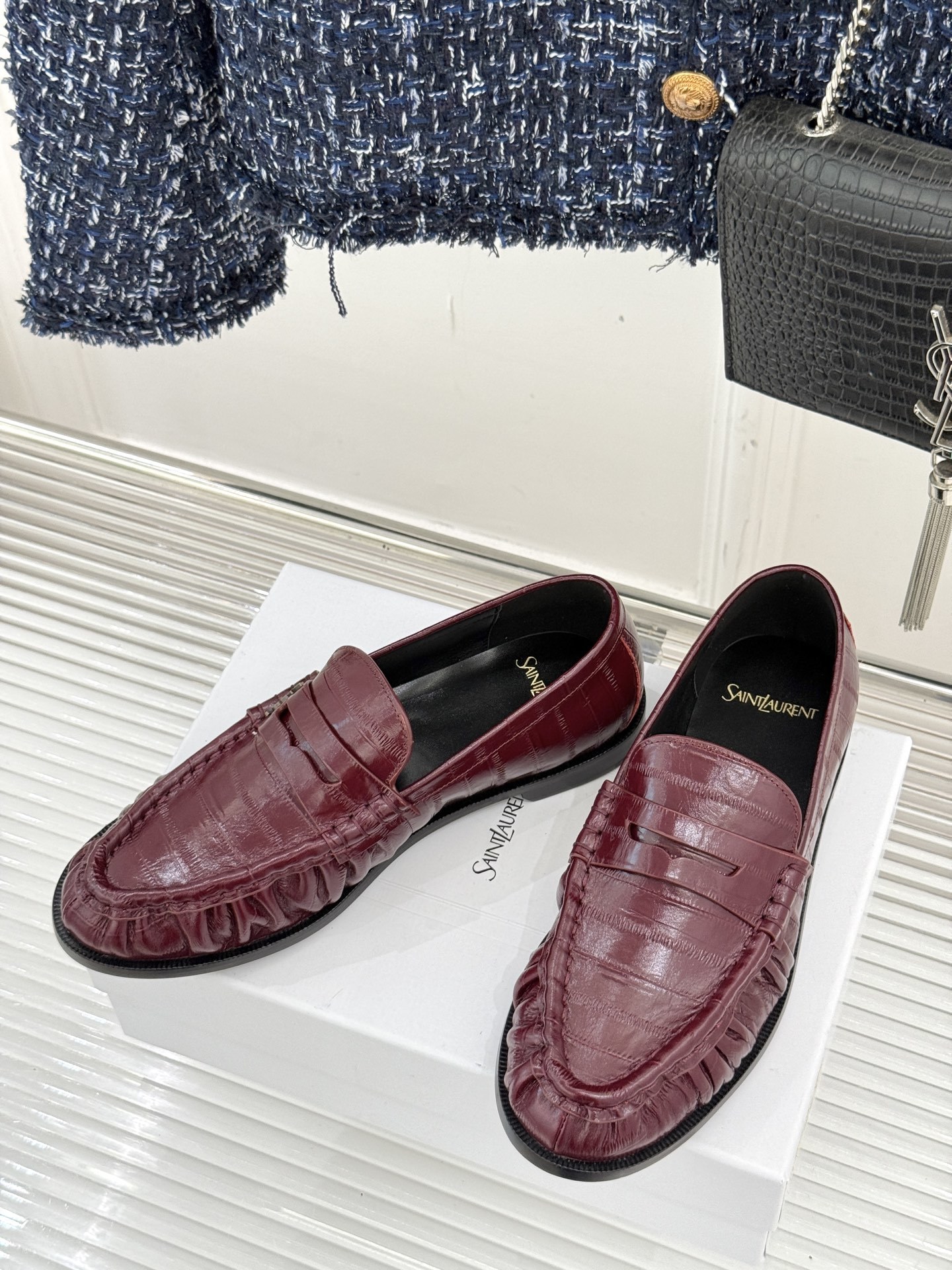 (备注:飞机盒加10)
Saint Lauren*YSL圣罗兰25WF新品
YSL小logo乐福鞋
标