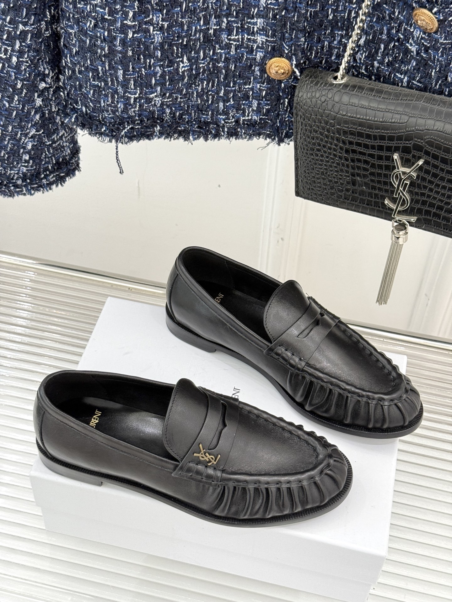 (备注:飞机盒加10)
Saint Lauren*YSL圣罗兰25WF新品
YSL小logo乐福鞋
标