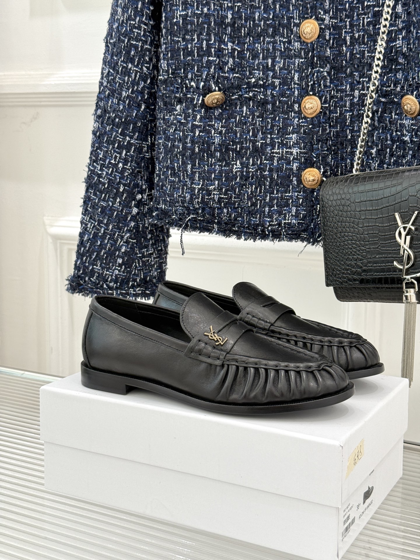 (备注:飞机盒加10)
Saint Lauren*YSL圣罗兰25WF新品
YSL小logo乐福鞋
标