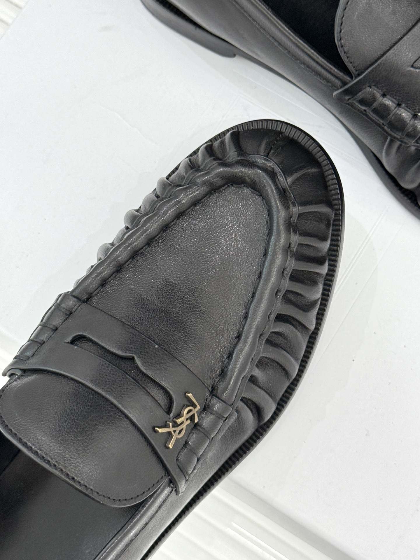 (备注:飞机盒加10)
Saint Lauren*YSL圣罗兰25WF新品
YSL小logo乐福鞋
标