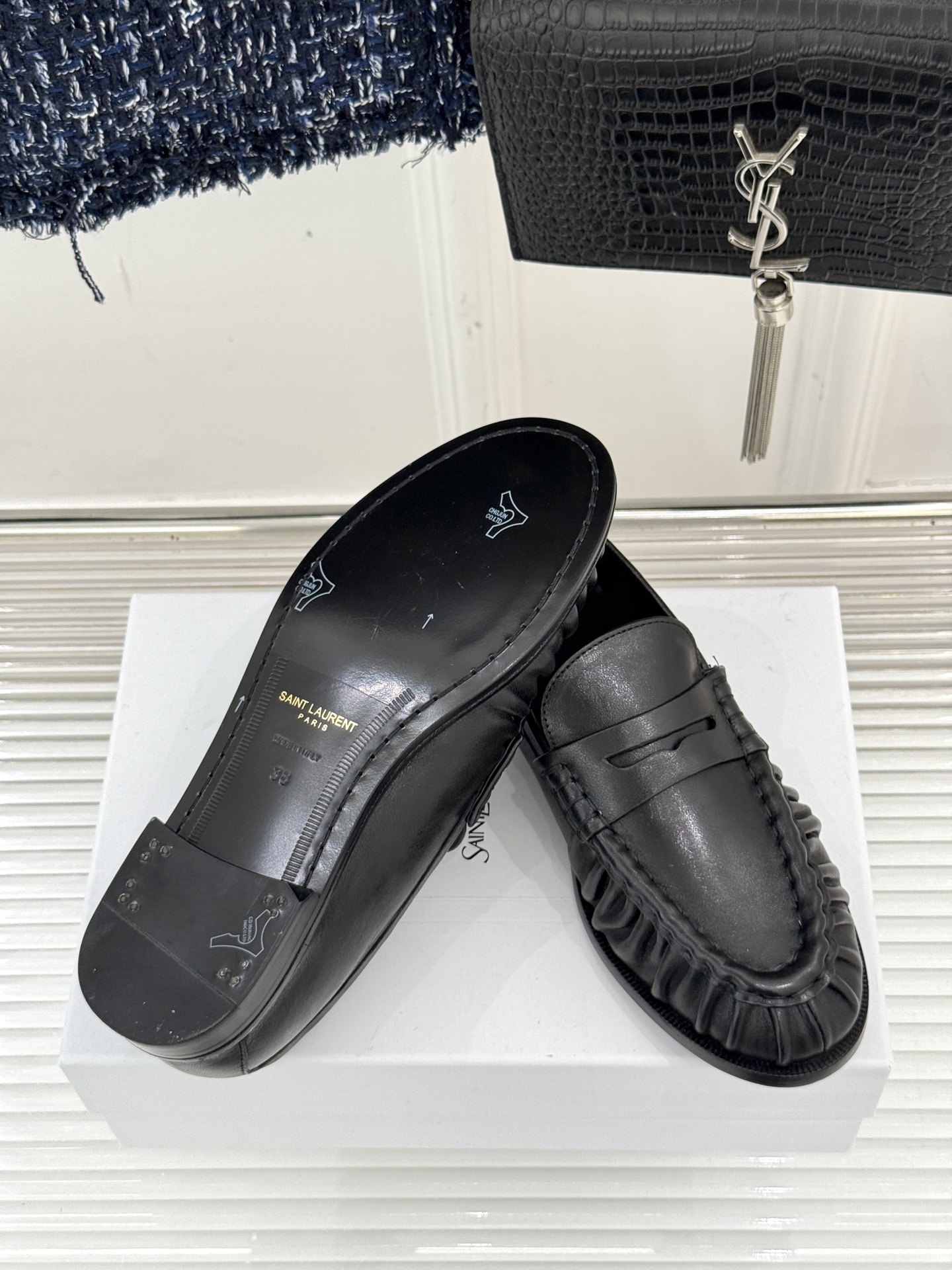 (备注:飞机盒加10)
Saint Lauren*YSL圣罗兰25WF新品
YSL小logo乐福鞋
标