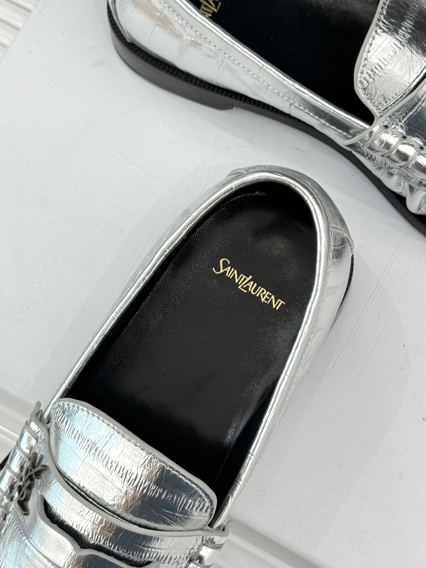 (备注:飞机盒加10)
Saint Lauren*YSL圣罗兰25WF新品
YSL小logo乐福鞋
标