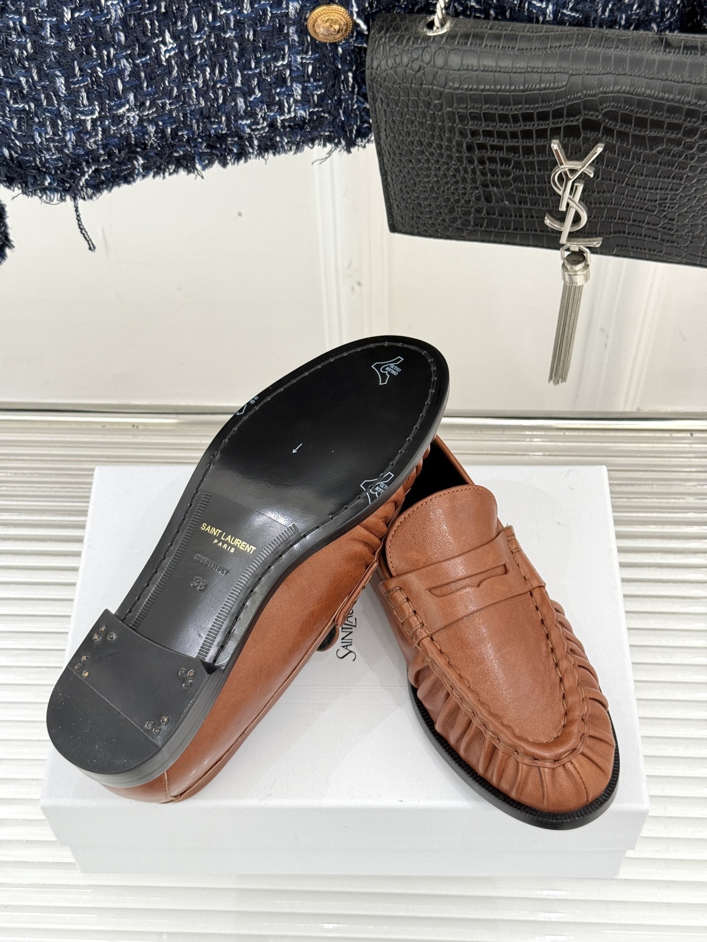 (备注:飞机盒加10)
Saint Lauren*YSL圣罗兰25WF新品
YSL小logo乐福鞋
标