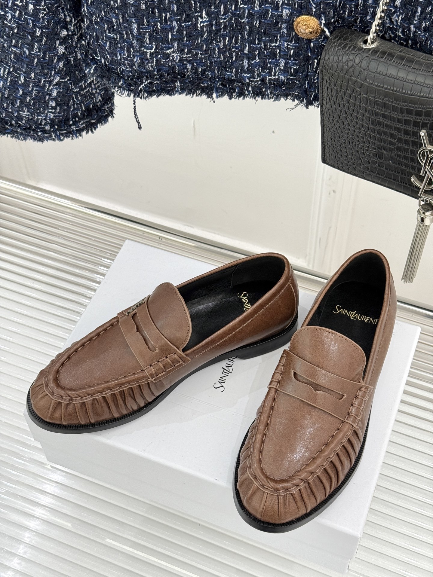(备注:飞机盒加10)
Saint Lauren*YSL圣罗兰25WF新品
YSL小logo乐福鞋
标