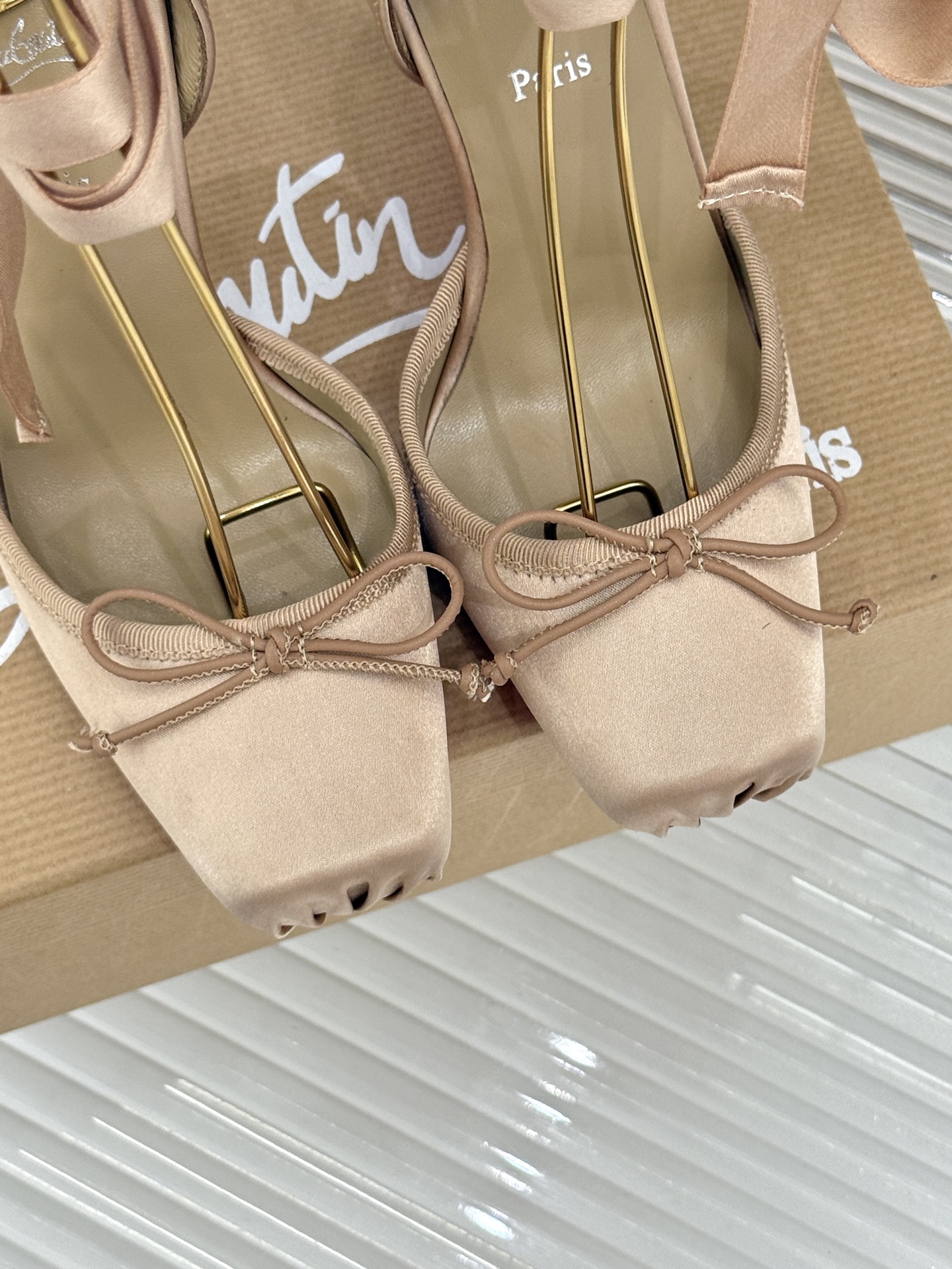 ChristinLouboutin/CL25WF新品猪鼻子蝴蝶结高跟凉鞋在时尚的舞台上CL始终是璀璨的明