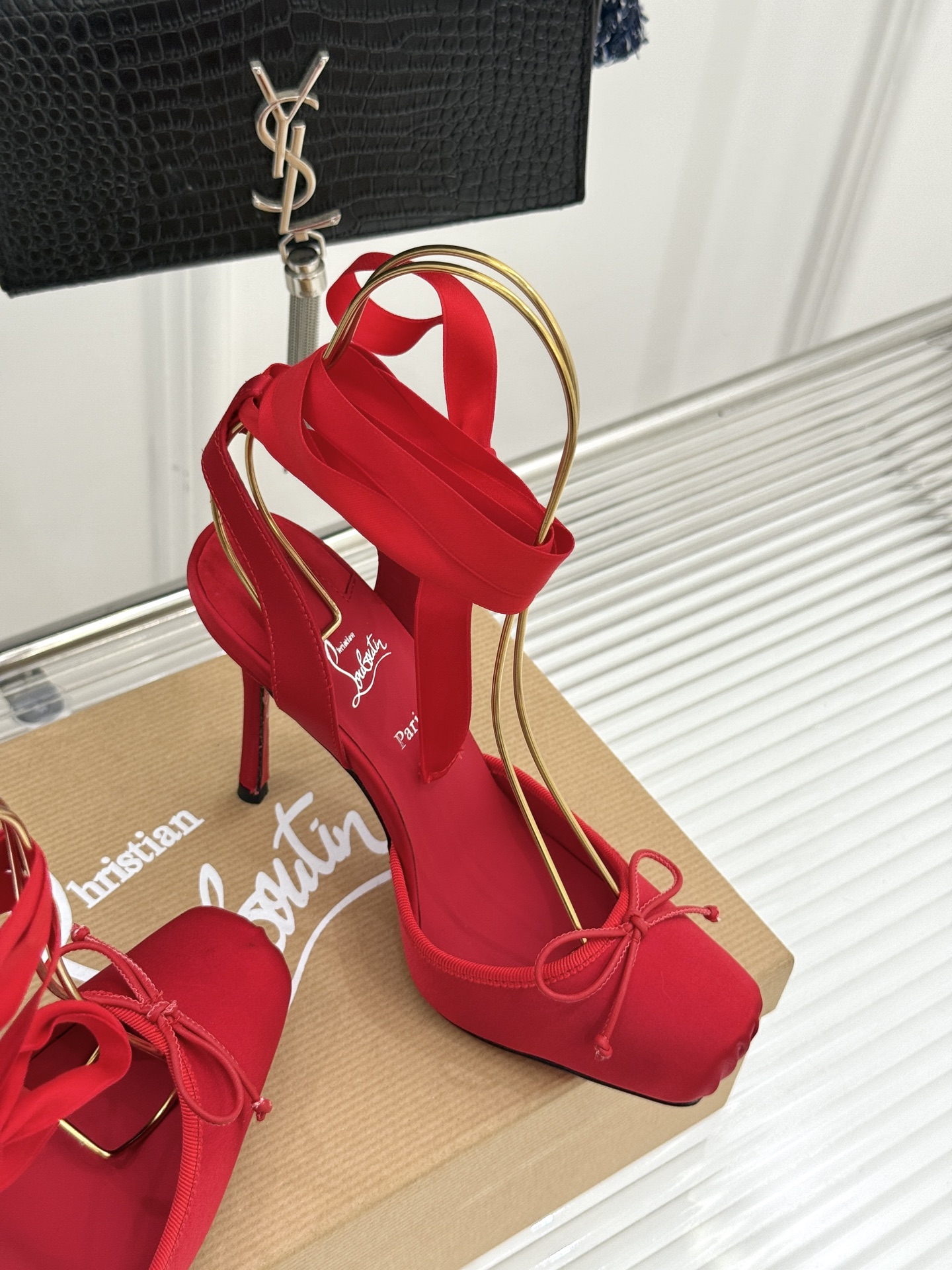 ChristinLouboutin/CL25WF新品猪鼻子蝴蝶结高跟凉鞋在时尚的舞台上CL始终是璀璨的明