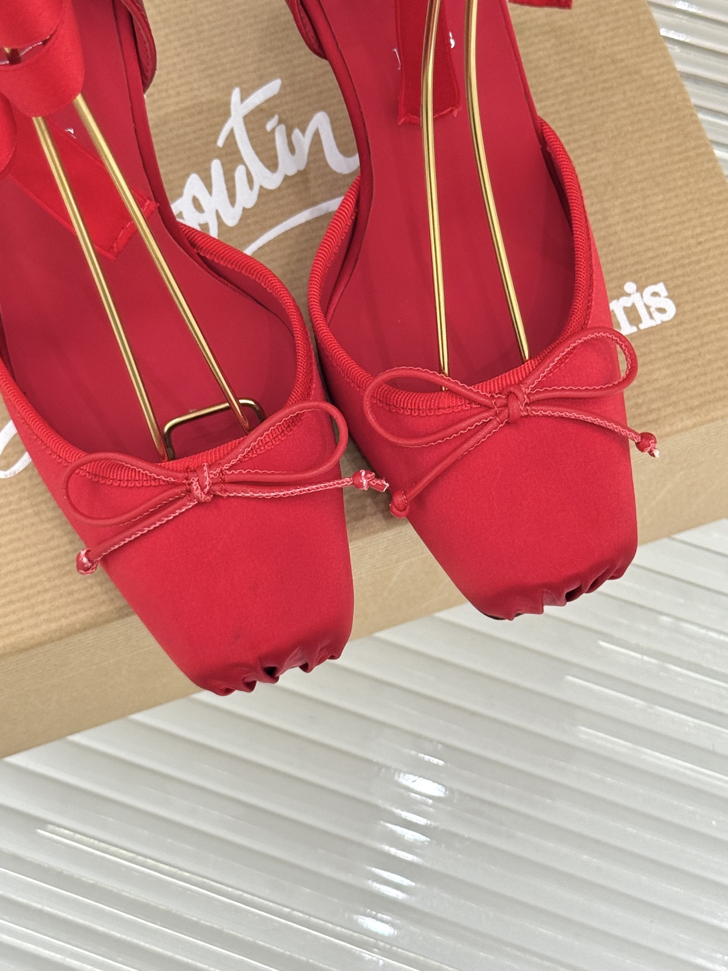 ChristinLouboutin/CL25WF新品猪鼻子蝴蝶结高跟凉鞋在时尚的舞台上CL始终是璀璨的明