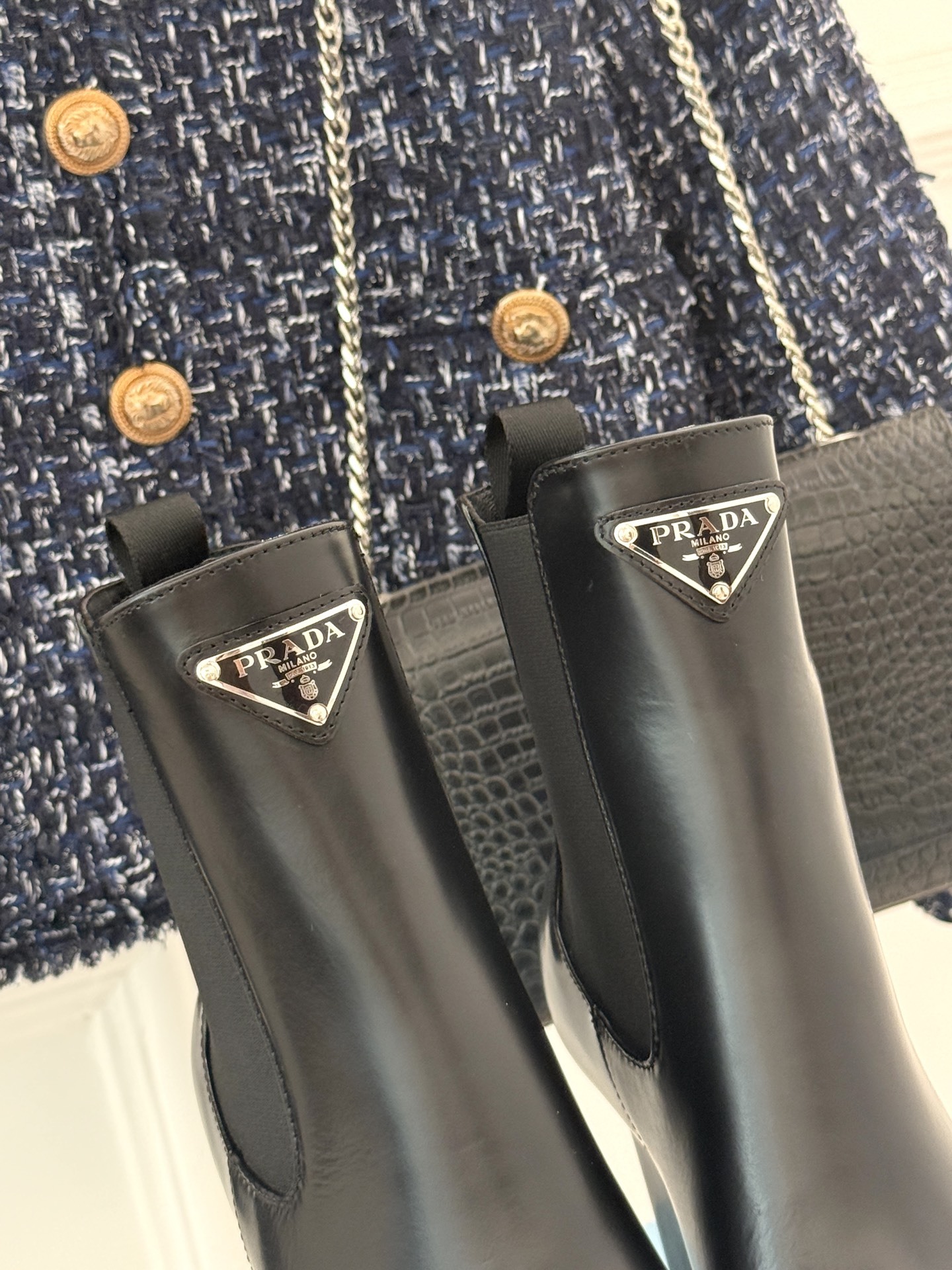Prada/普拉达25WF秋冬新品三角标切尔西高跟短靴霸总文女主的同款战靴被我挖到了!这双短靴 真的谁穿