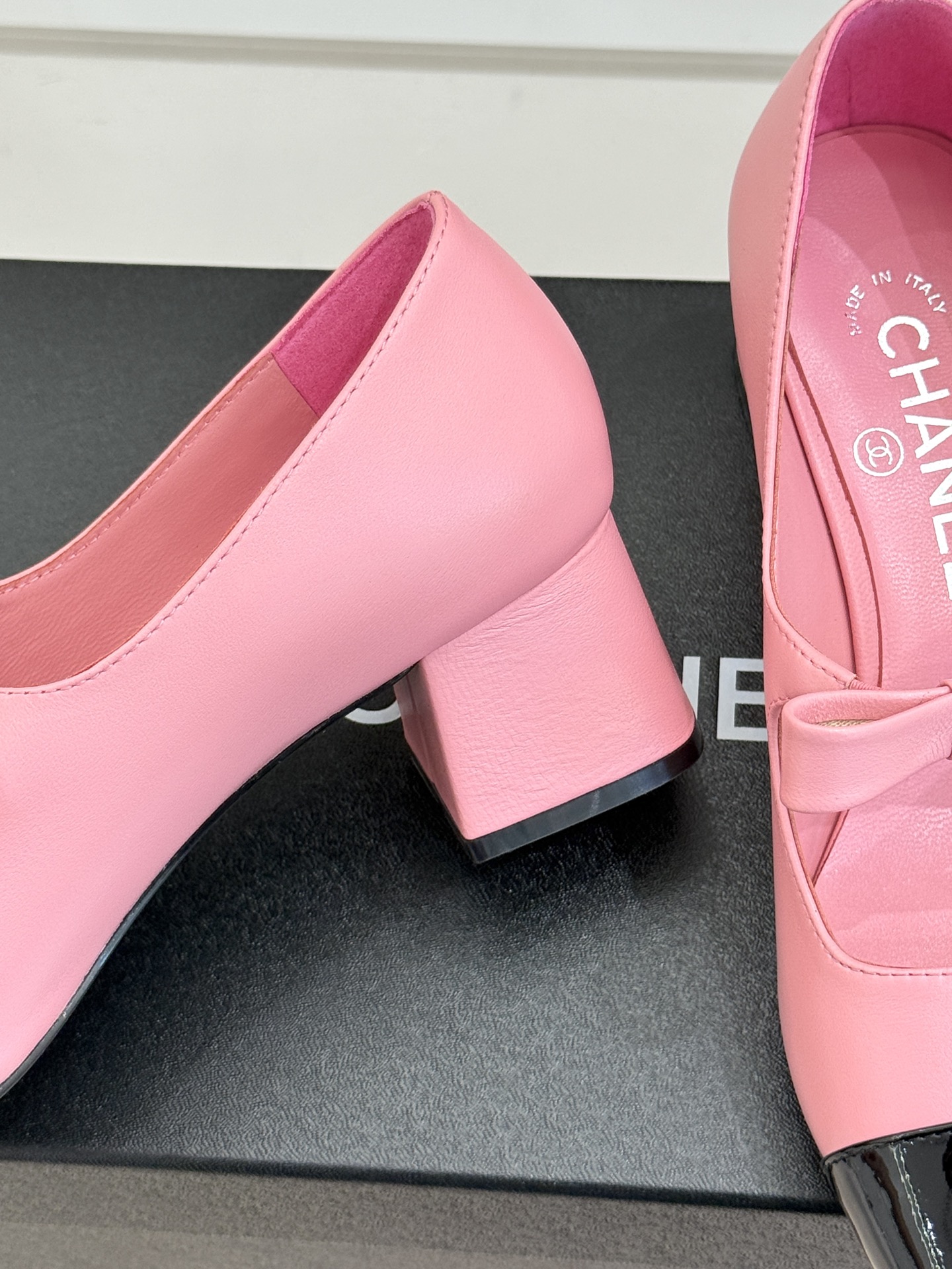 Chanel 25P Mary Jane Shoes with Bow, Elegant Pink Leather Block Heel Pumps 7 i1757003847427 4846 0 5