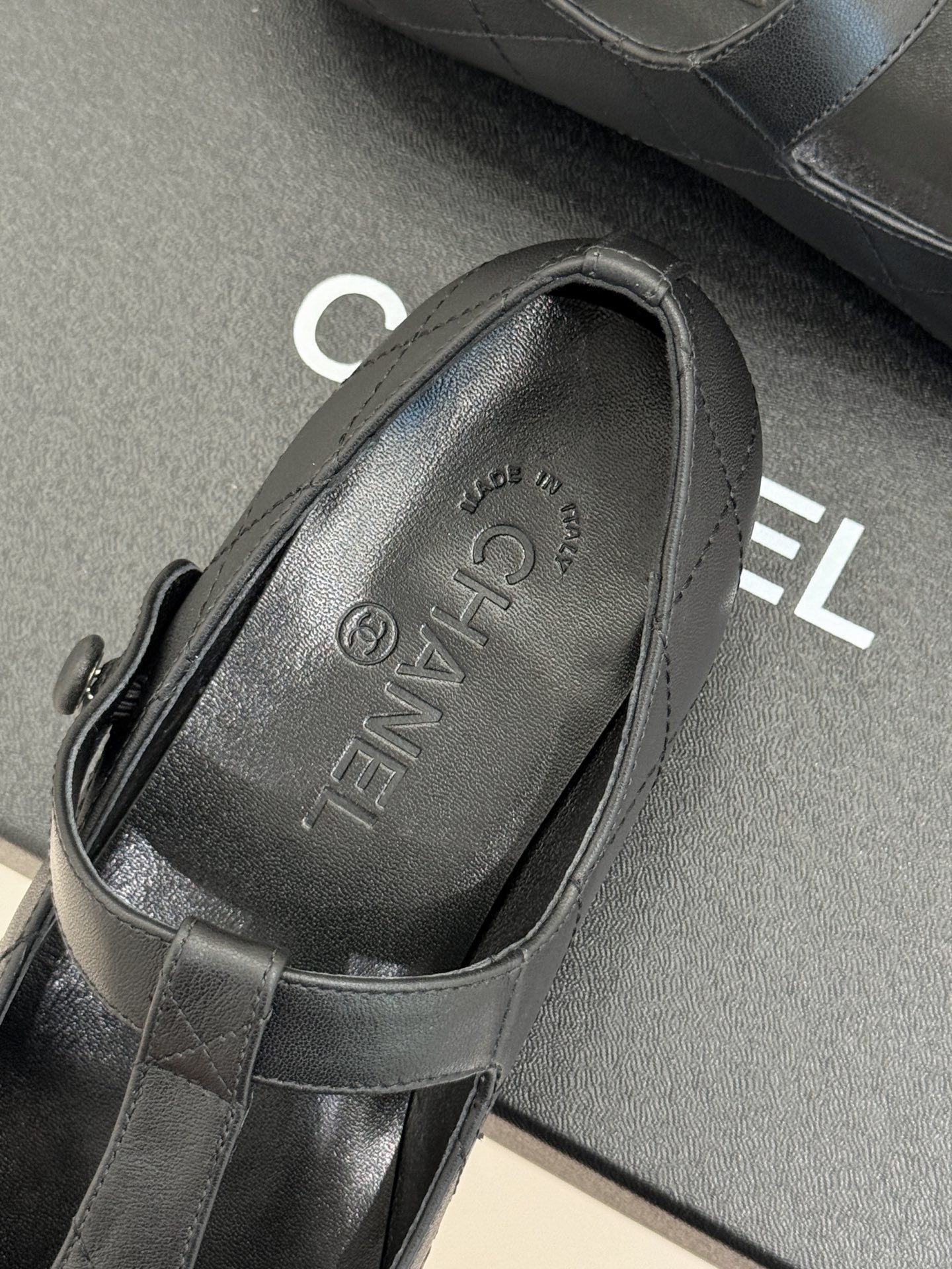 CHANE*|小香经典大双C中古T字带芭蕾舞玛丽珍鞋这双丽珍鞋 简直是时尚长河里的璀璨明珠它的设计极具辨