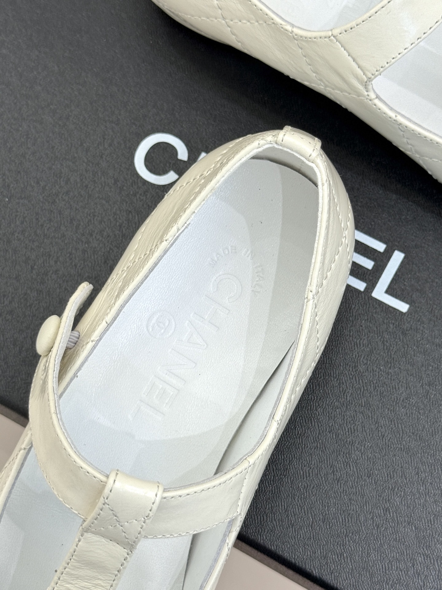 CHANE*|小香经典大双C中古T字带芭蕾舞玛丽珍鞋这双丽珍鞋 简直是时尚长河里的璀璨明珠它的设计极具辨