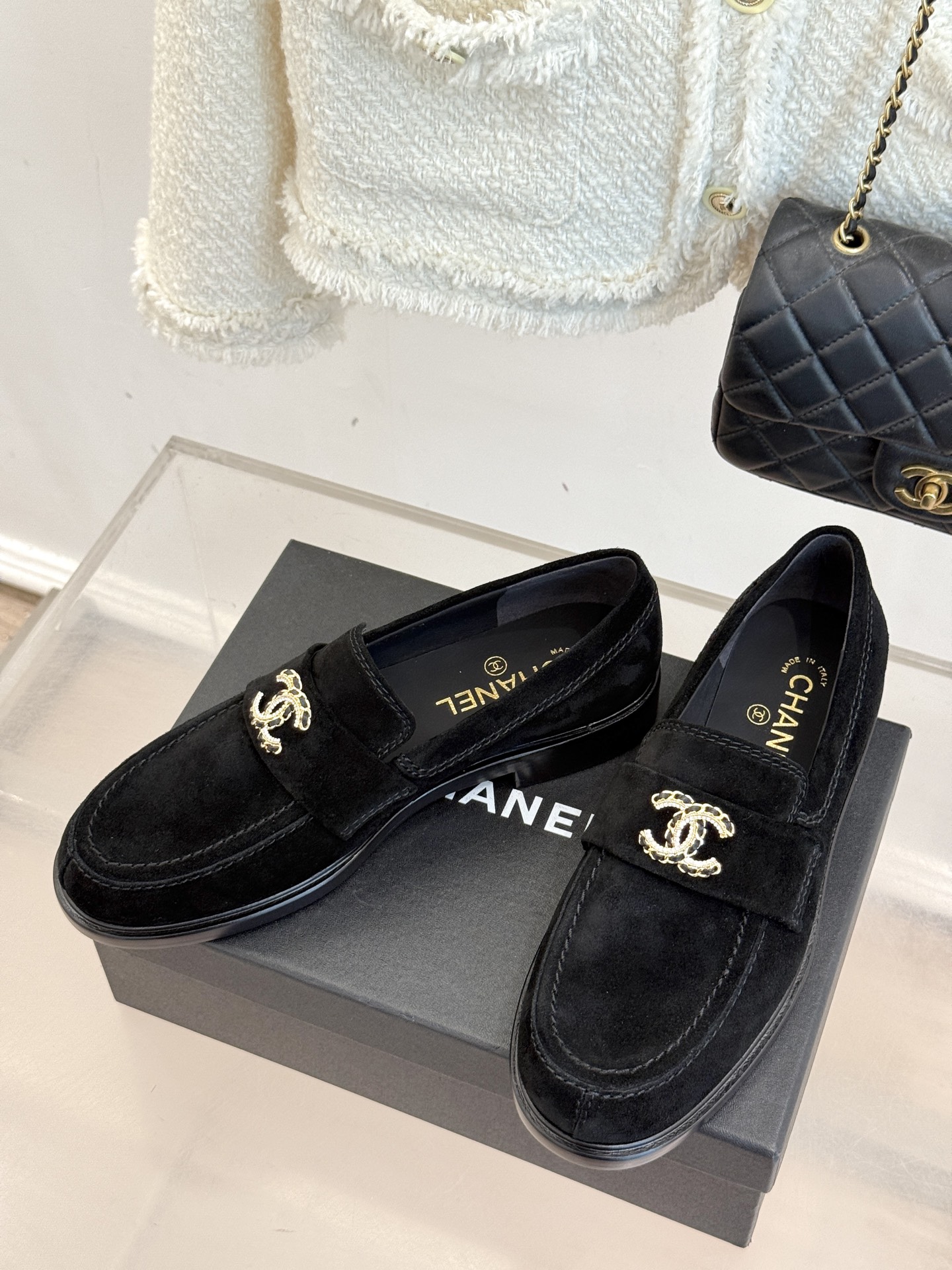 顶版CHANE*｜小香25A新品双C狮子头复古乐福鞋鞋柜里总要有一双兼具气场与舒适的鞋这双乐福鞋 就是我