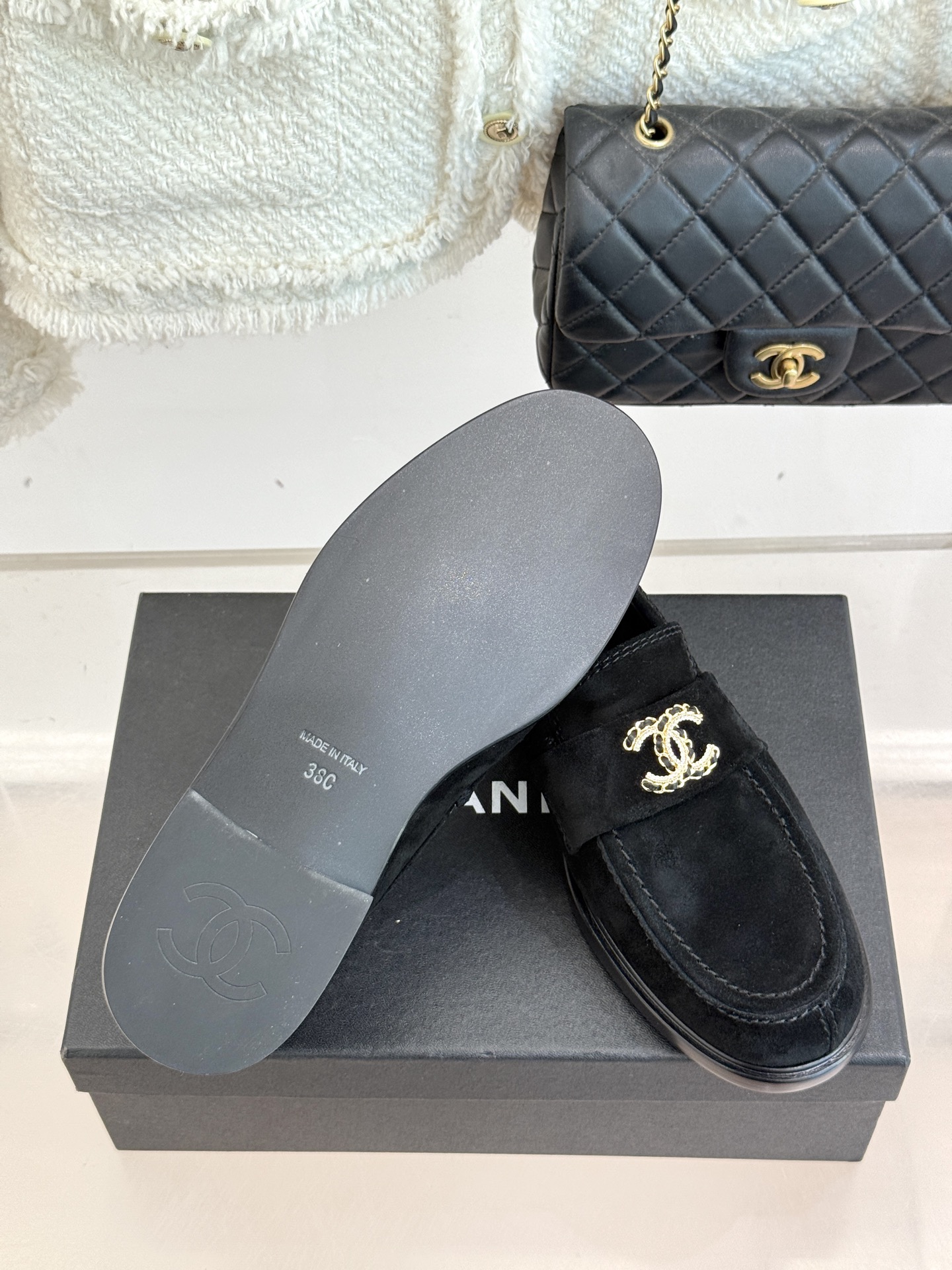 顶版CHANE*｜小香25A新品双C狮子头复古乐福鞋鞋柜里总要有一双兼具气场与舒适的鞋这双乐福鞋 就是我