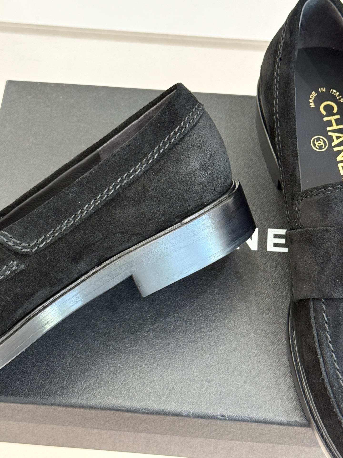 顶版CHANE*｜小香25A新品双C狮子头复古乐福鞋鞋柜里总要有一双兼具气场与舒适的鞋这双乐福鞋 就是我